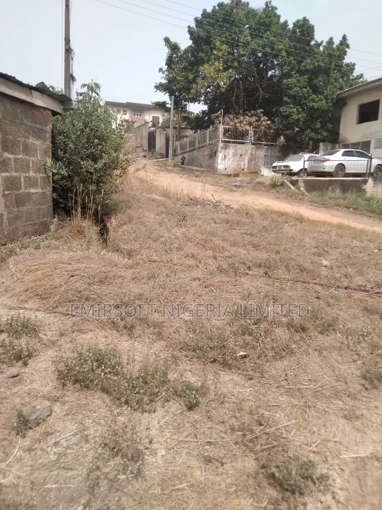 10 Plots of Land With a 10 Bedroom Duplex for Sale at Jericho in Idishin