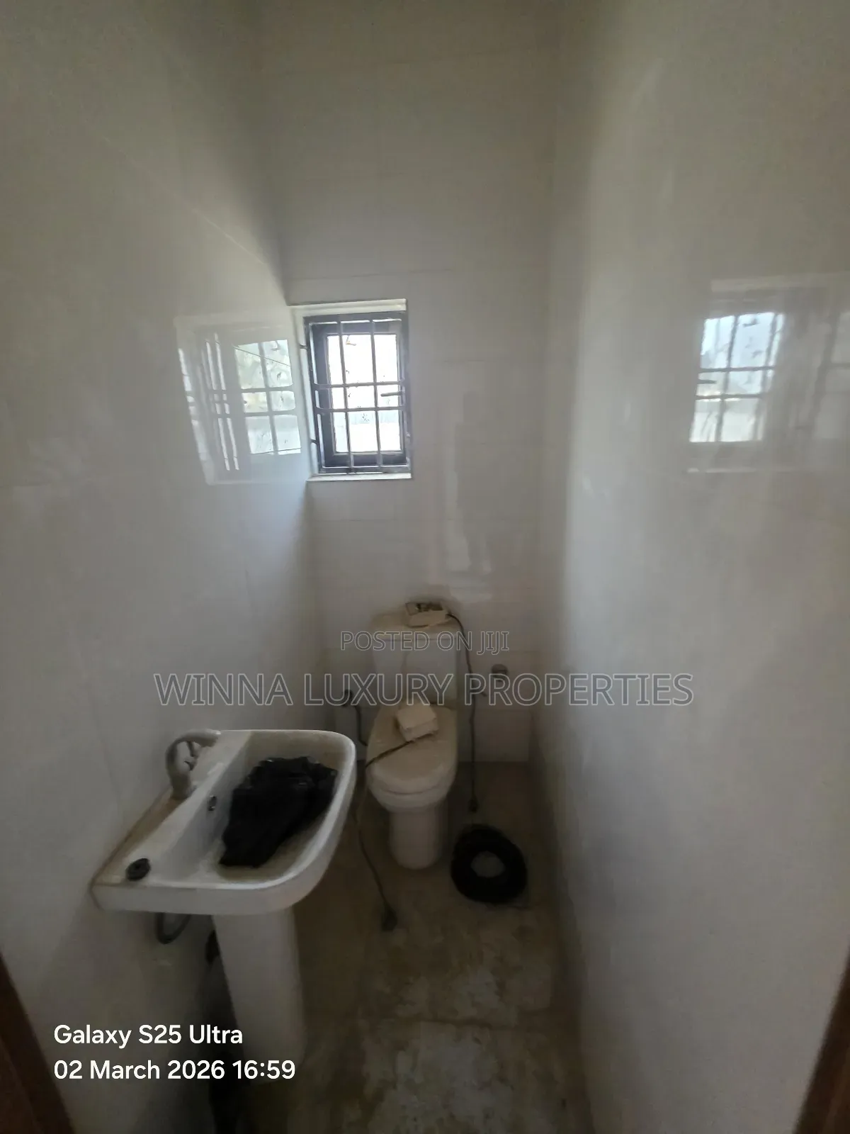 4bdrm Duplex in Back Of Dunamis, Lugbe District for sale in Lugbe District