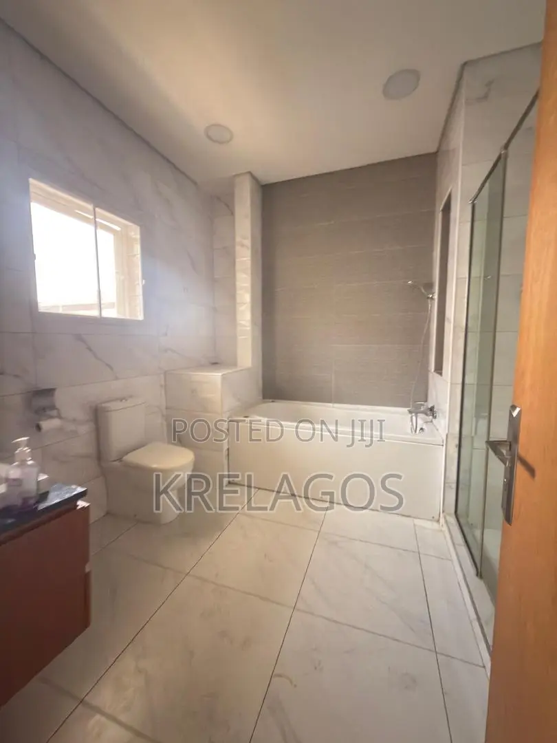 4bdrm Apartment in Lekki Phase 1 for rent in Lekki Phase 1