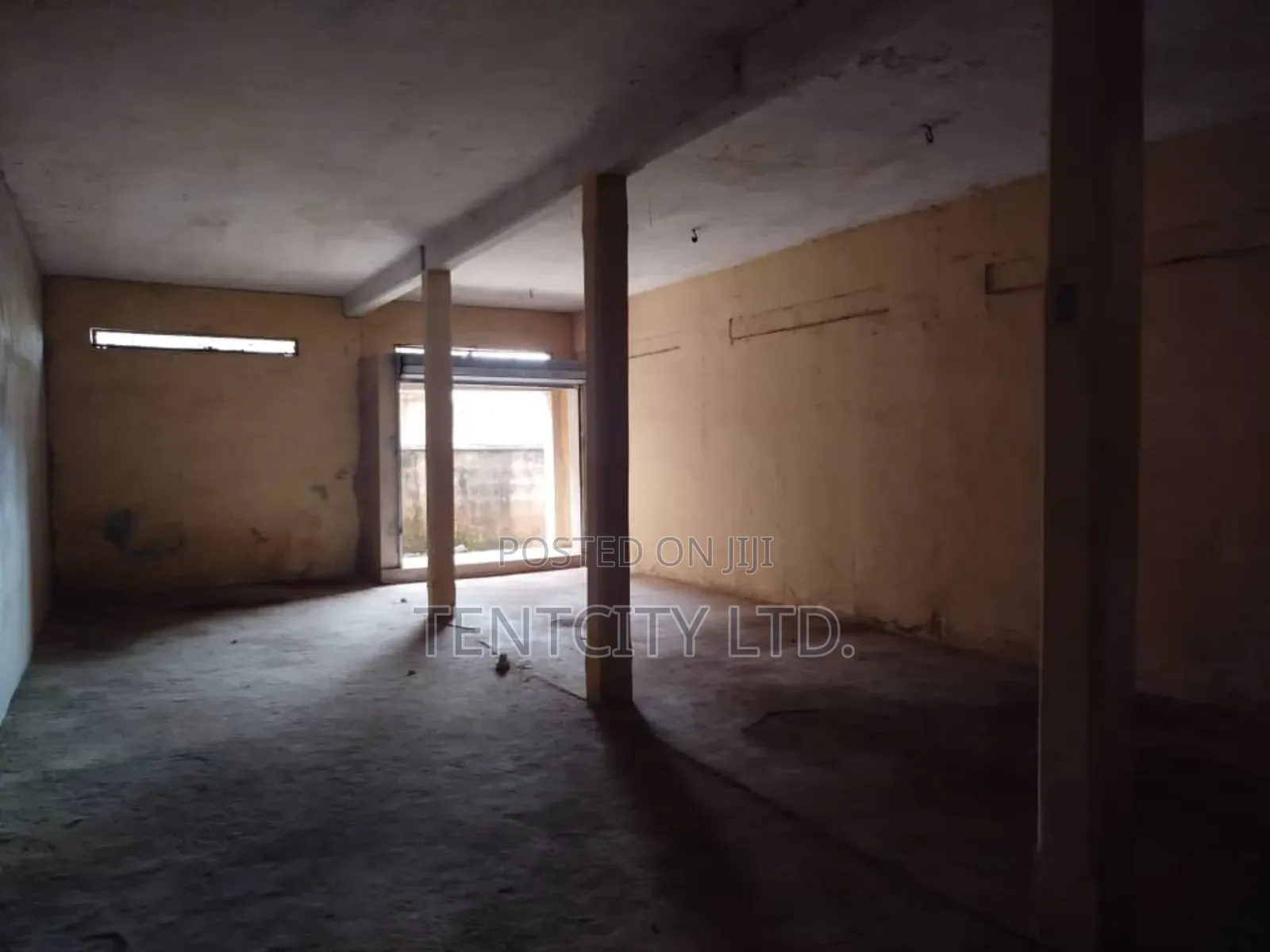 Warehouse on 6 Plots Eke Obinagu Flyover Exchange Emene Enugu in Enugu