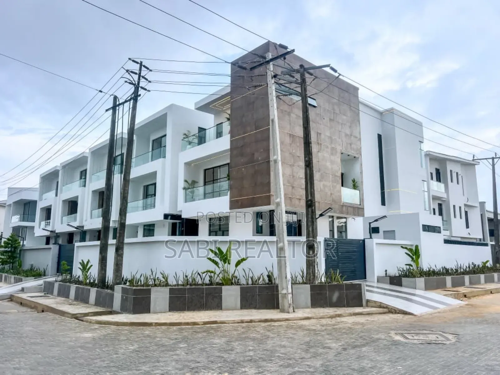 Furnished 5bdrm Duplex in Ikate for sale in Ikate