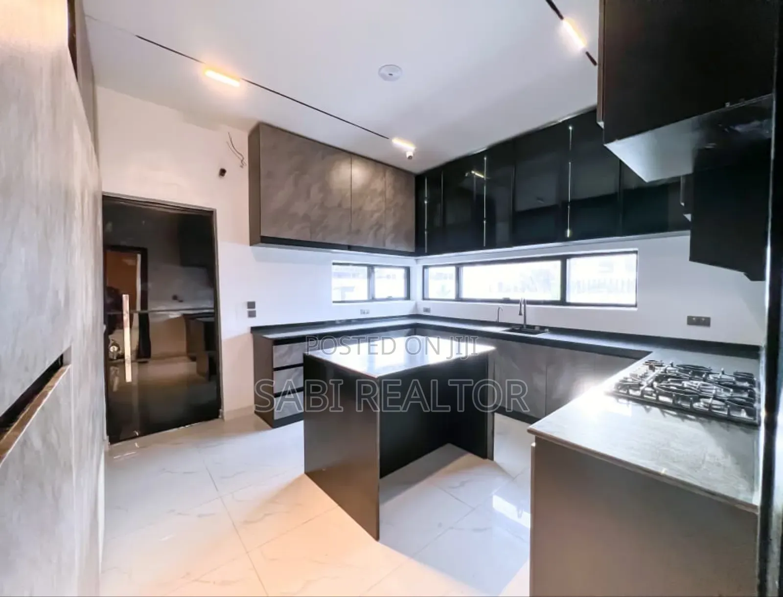 Furnished 5bdrm Duplex in Ikate for sale in Ikate