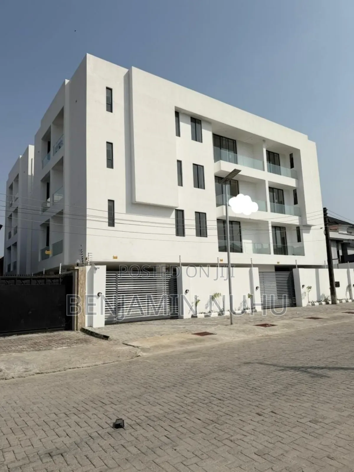 2bdrm Block of Flats in Lekki Right for sale in Lekki Phase 1