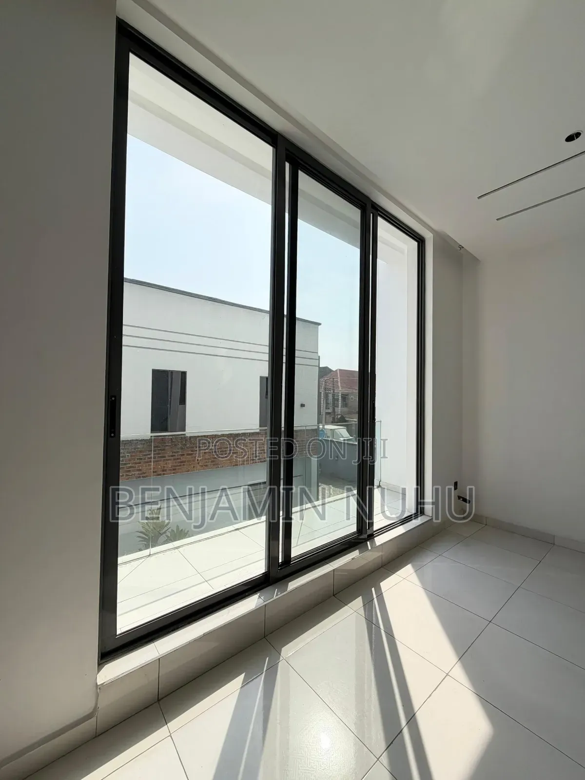 2bdrm Block of Flats in Lekki Right for sale in Lekki Phase 1