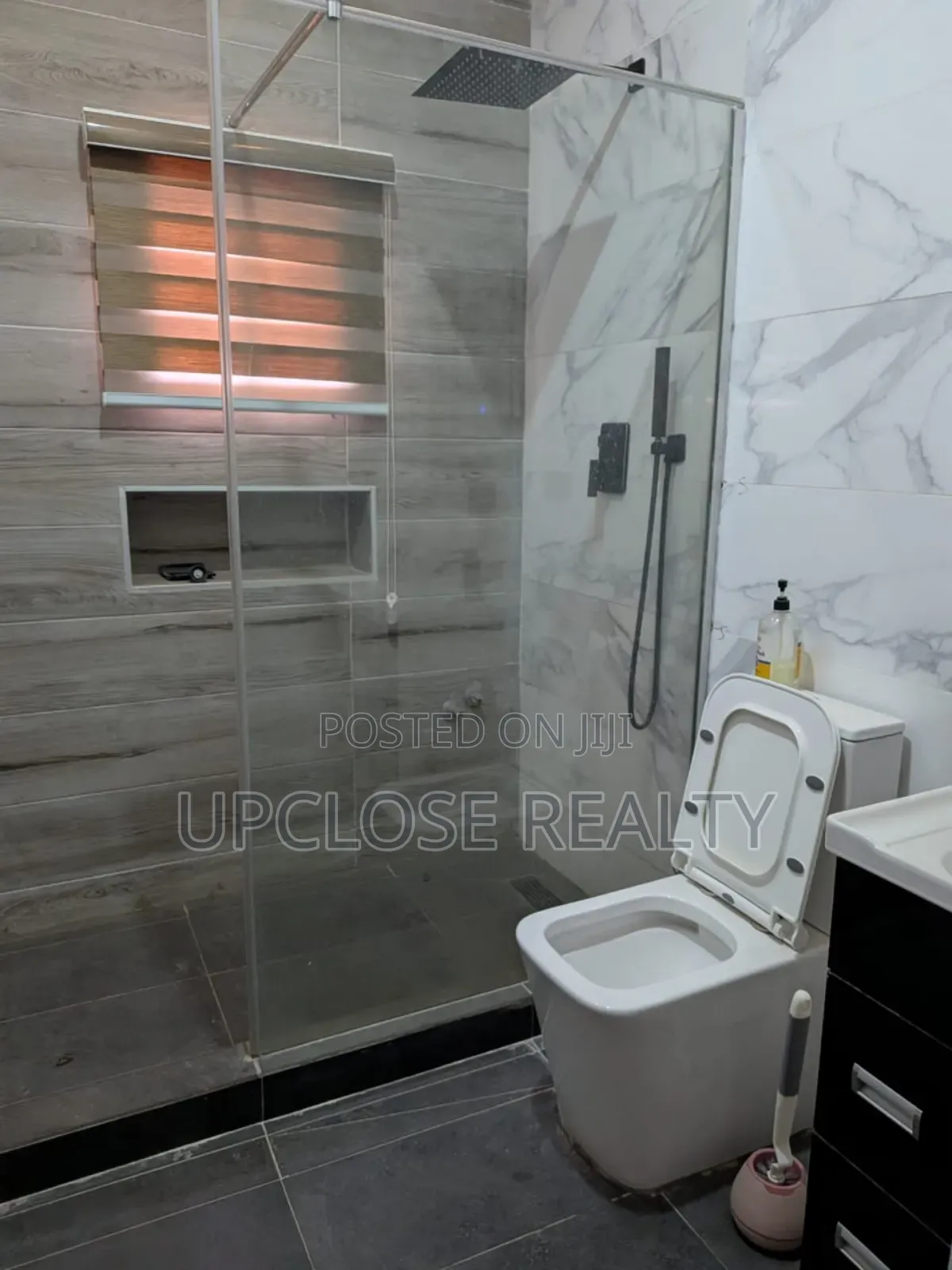 5bdrm Duplex in Sabon Lugbe for sale in Sabon Lugbe
