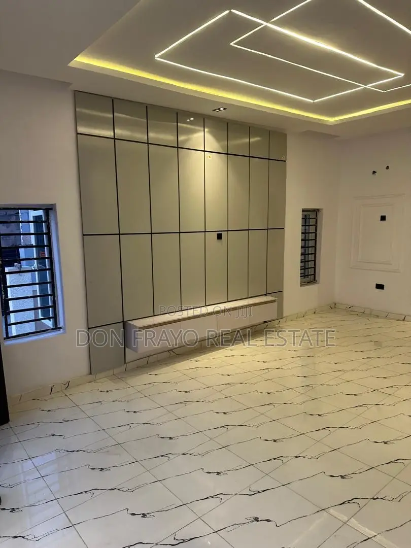 3bdrm Bungalow in Eleyele/Ologuneru Rd for sale in Ologuneru