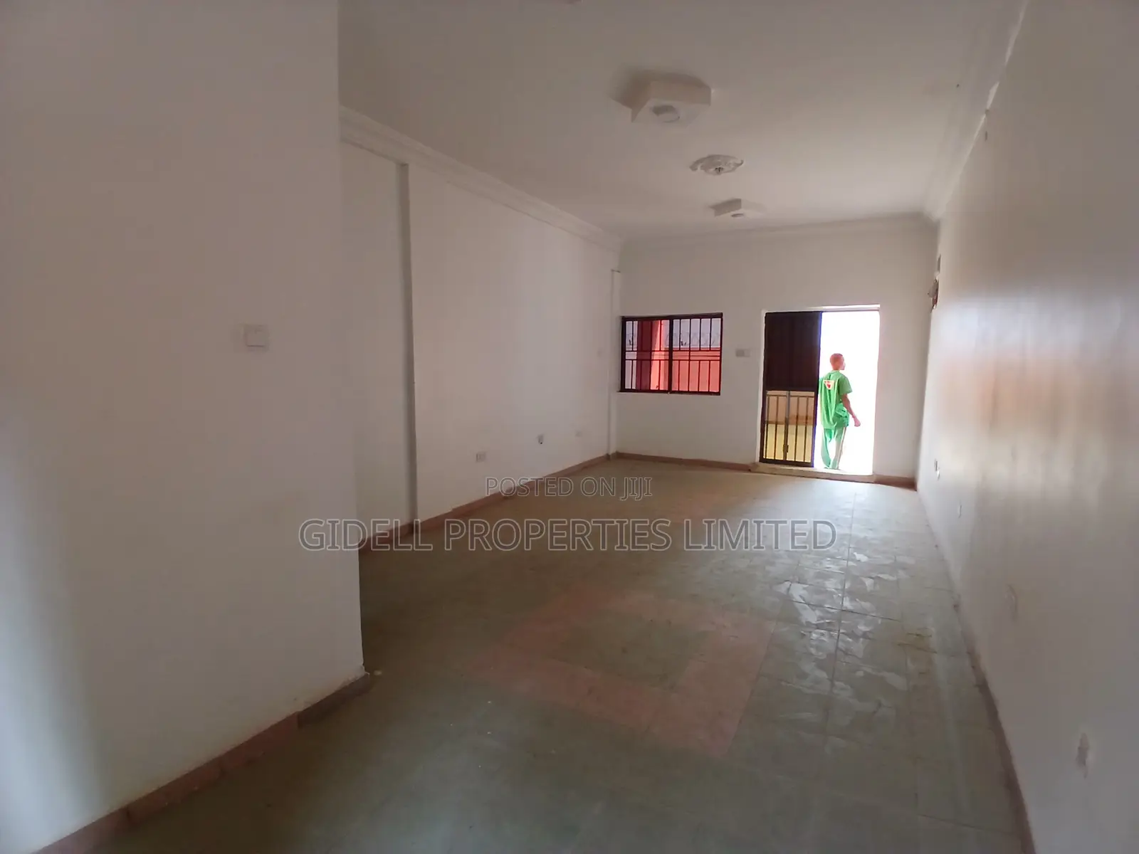32sqm Office / Shop Spaces on All Floors in a Plaza in Wuse 2