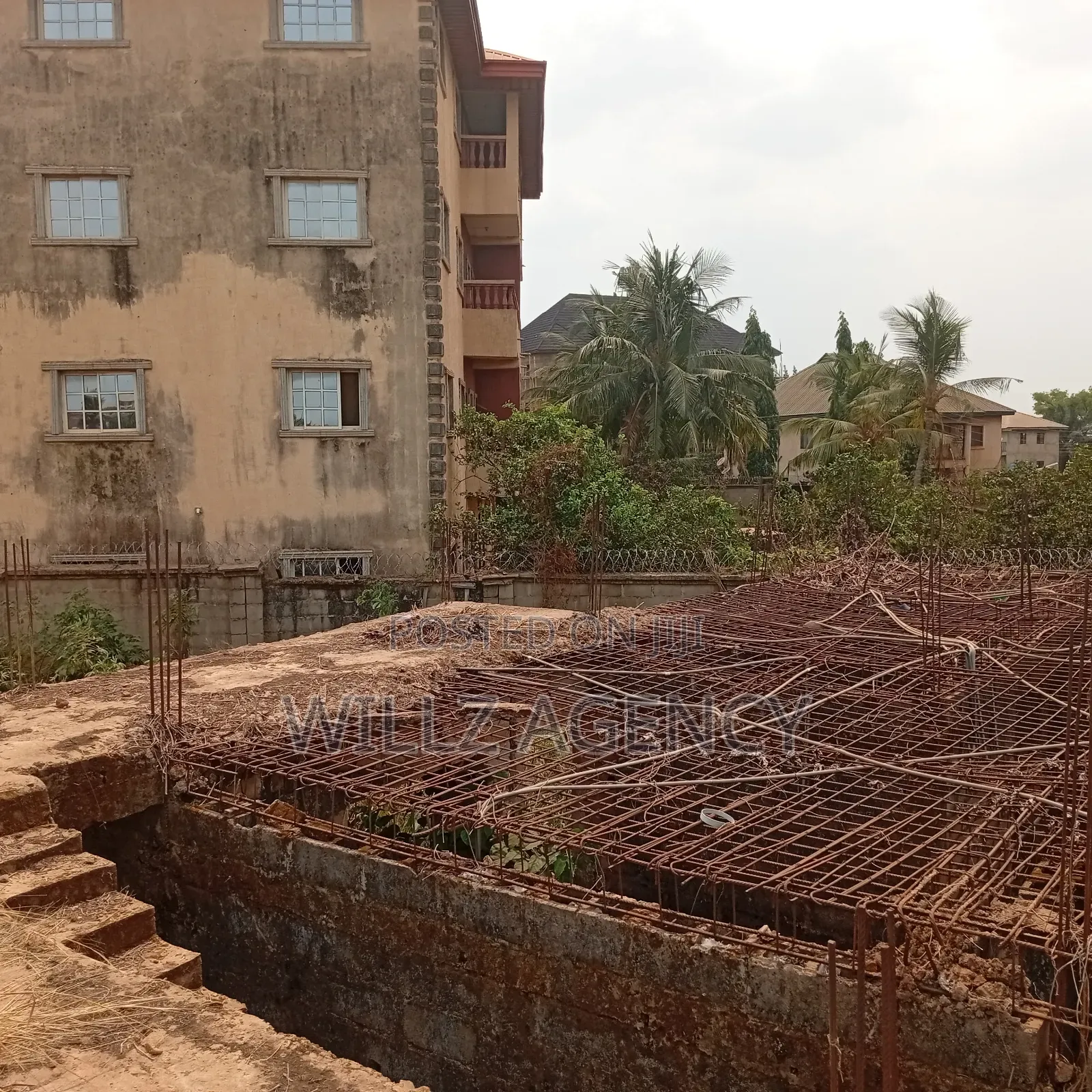 A Plot of Land With Incompleted Building in Enugu