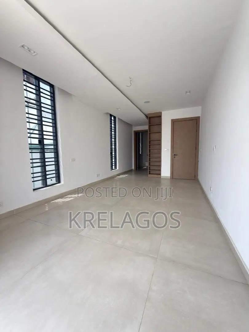 5bdrm Duplex in Lekki Phase 1 for sale in Lekki Phase 1