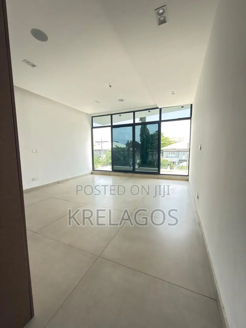 5bdrm Duplex in Lekki Phase 1 for sale in Lekki Phase 1