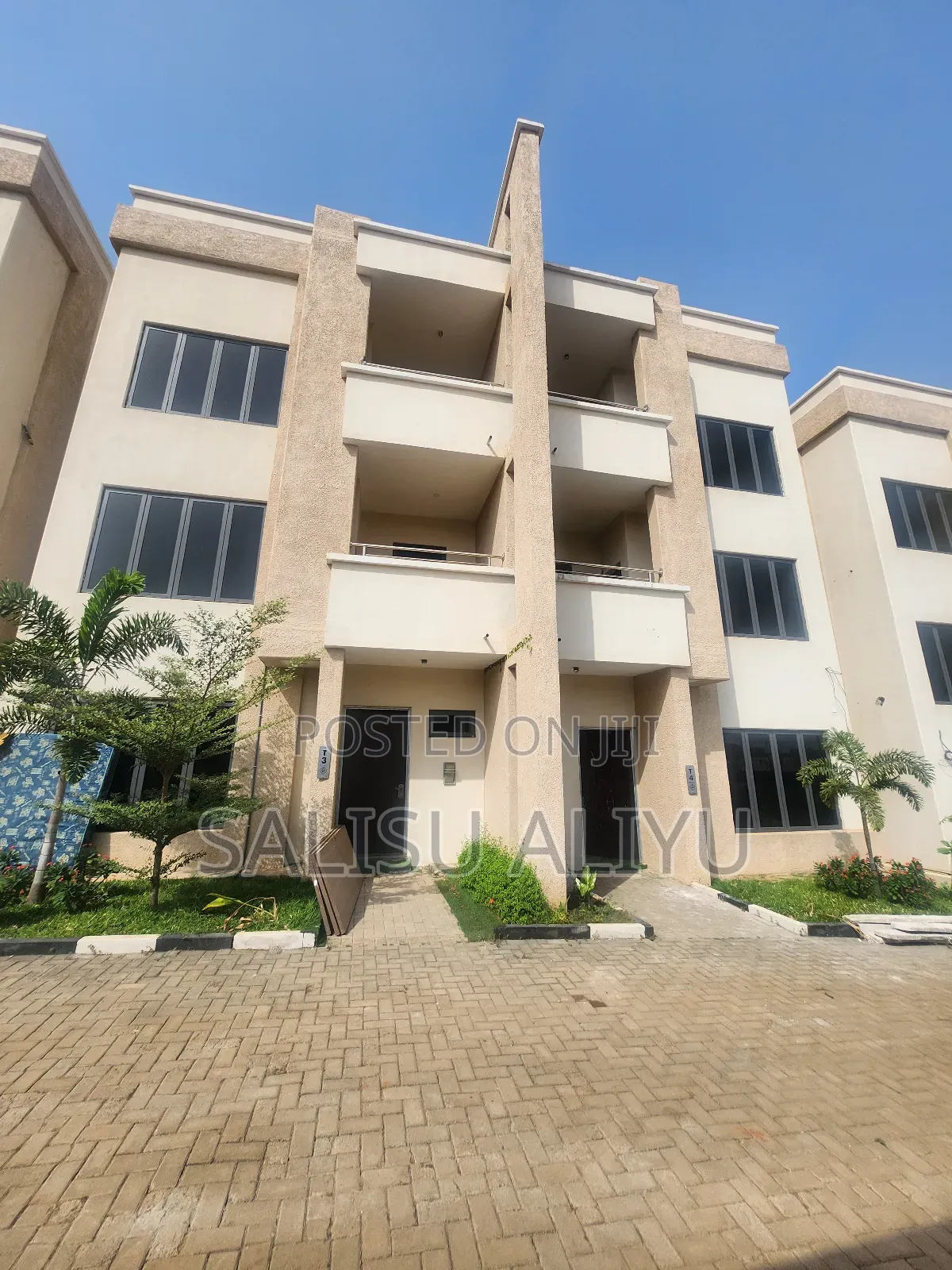 5bdrm Duplex in Life Camp for sale in Life Camp