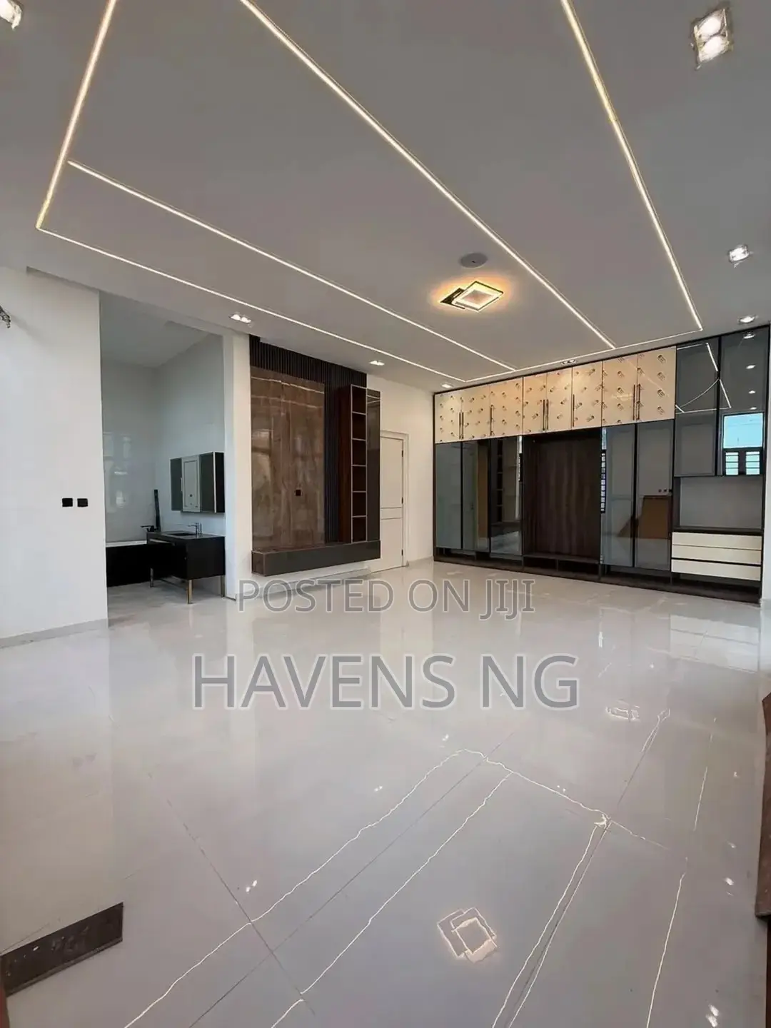 5bdrm Duplex in Chevron for sale in Chevron