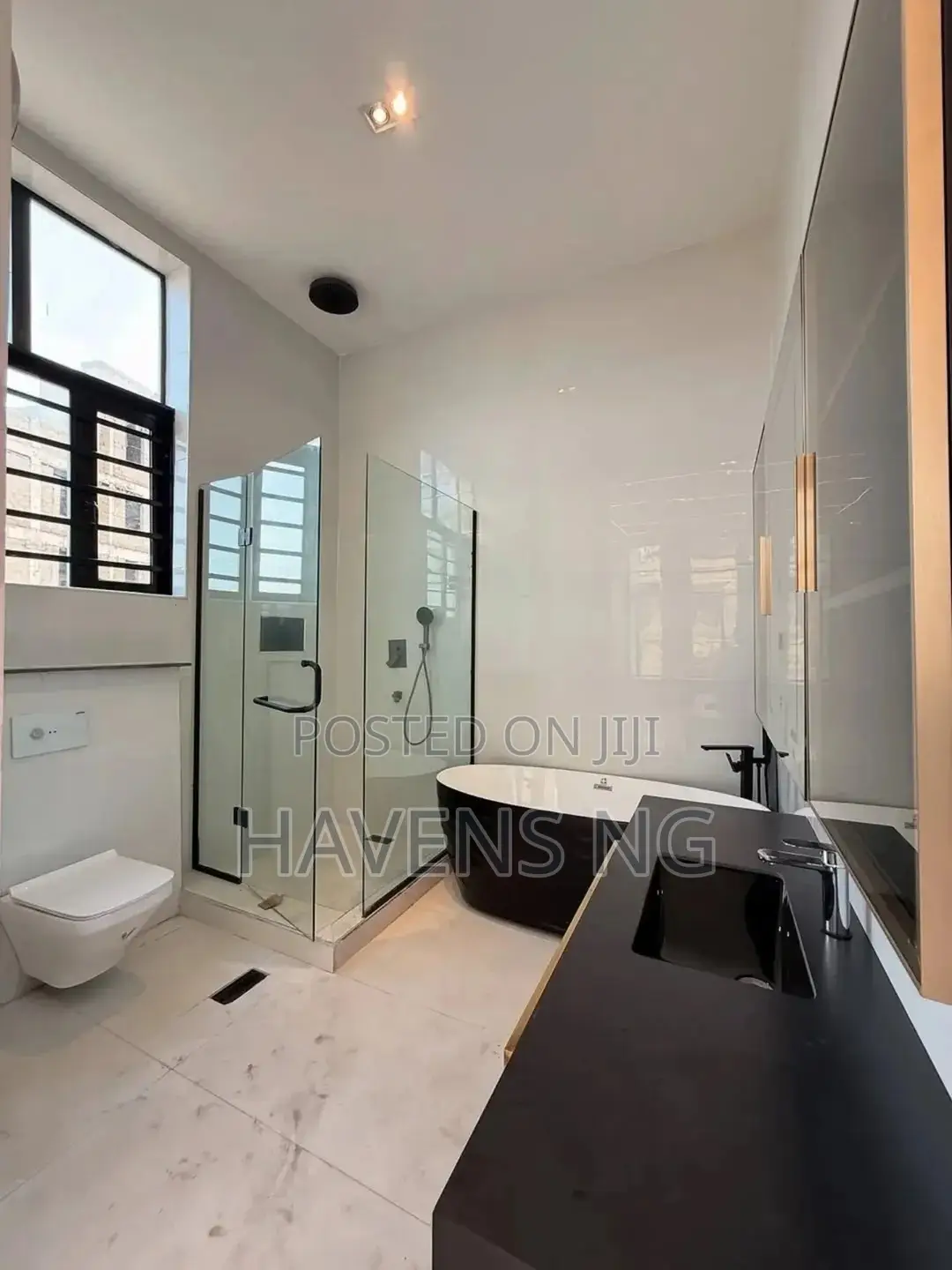 5bdrm Duplex in Chevron for sale in Chevron