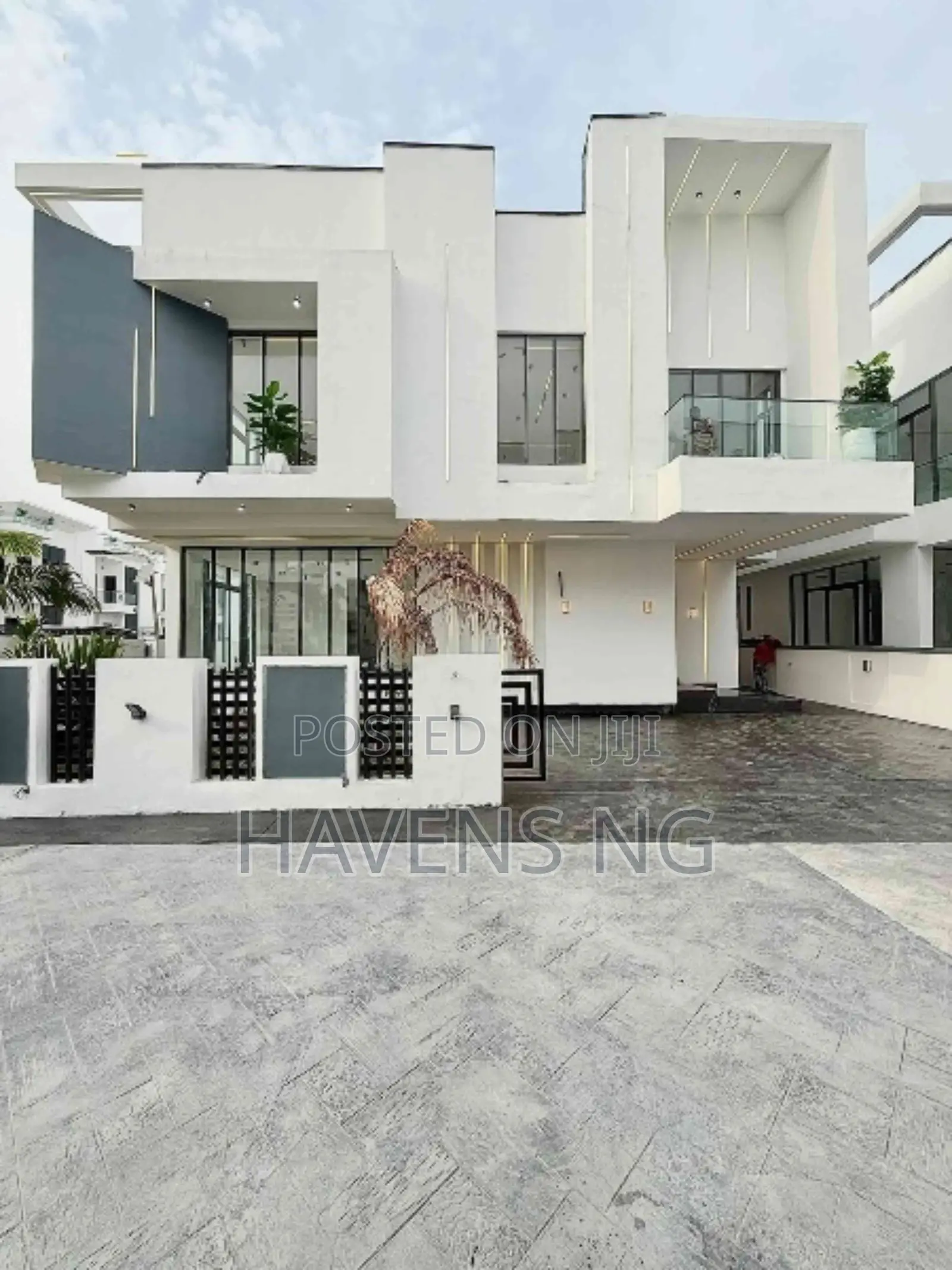 5bdrm Duplex in Chevron for sale in Chevron