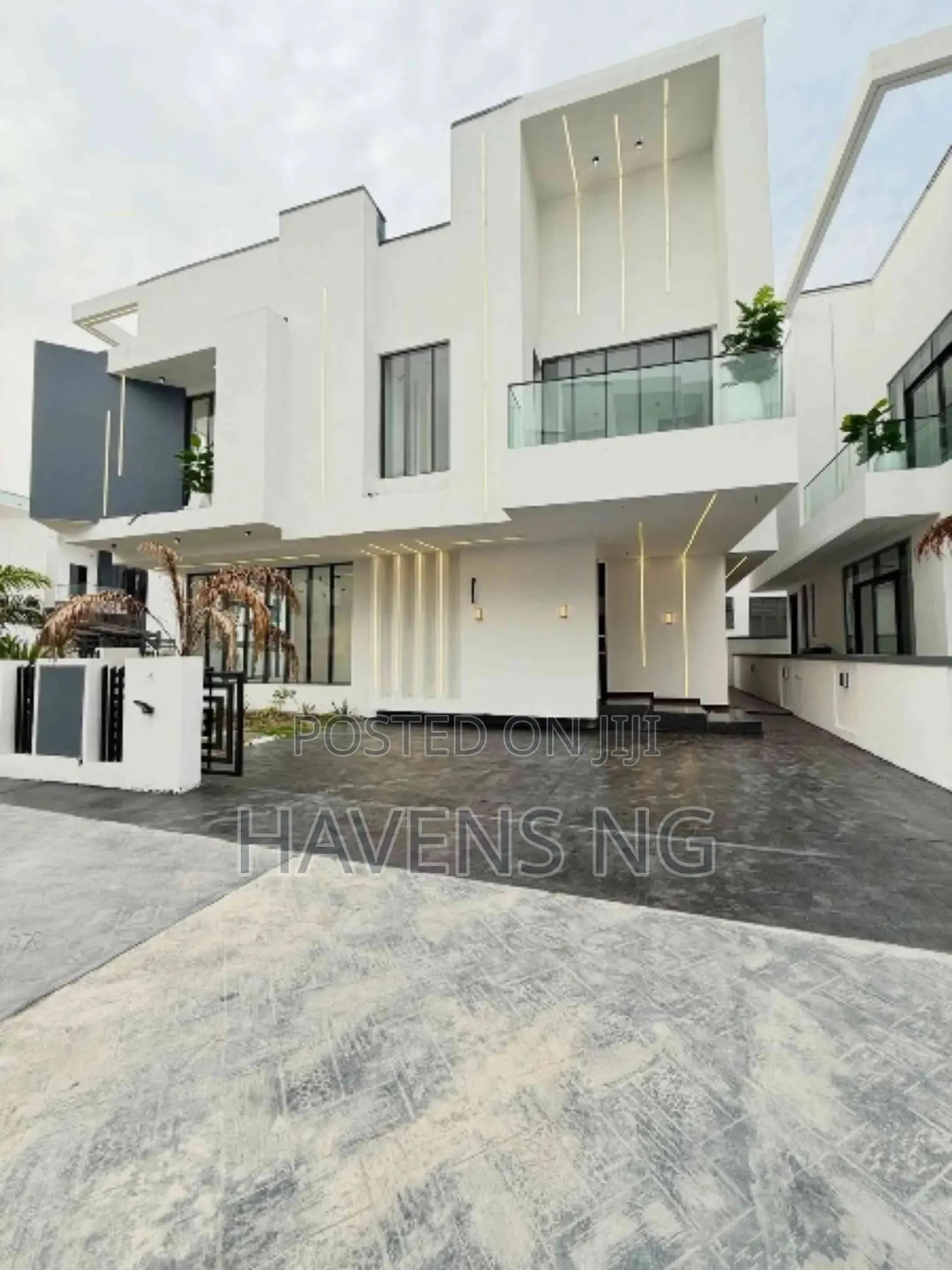 5bdrm Duplex in Chevron for sale in Chevron