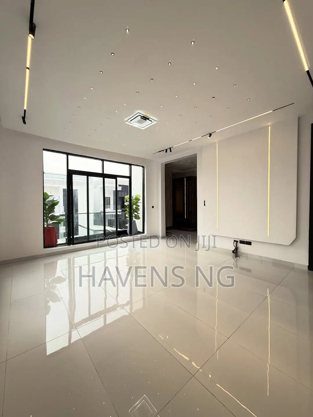5bdrm Duplex in Chevron for sale in Chevron