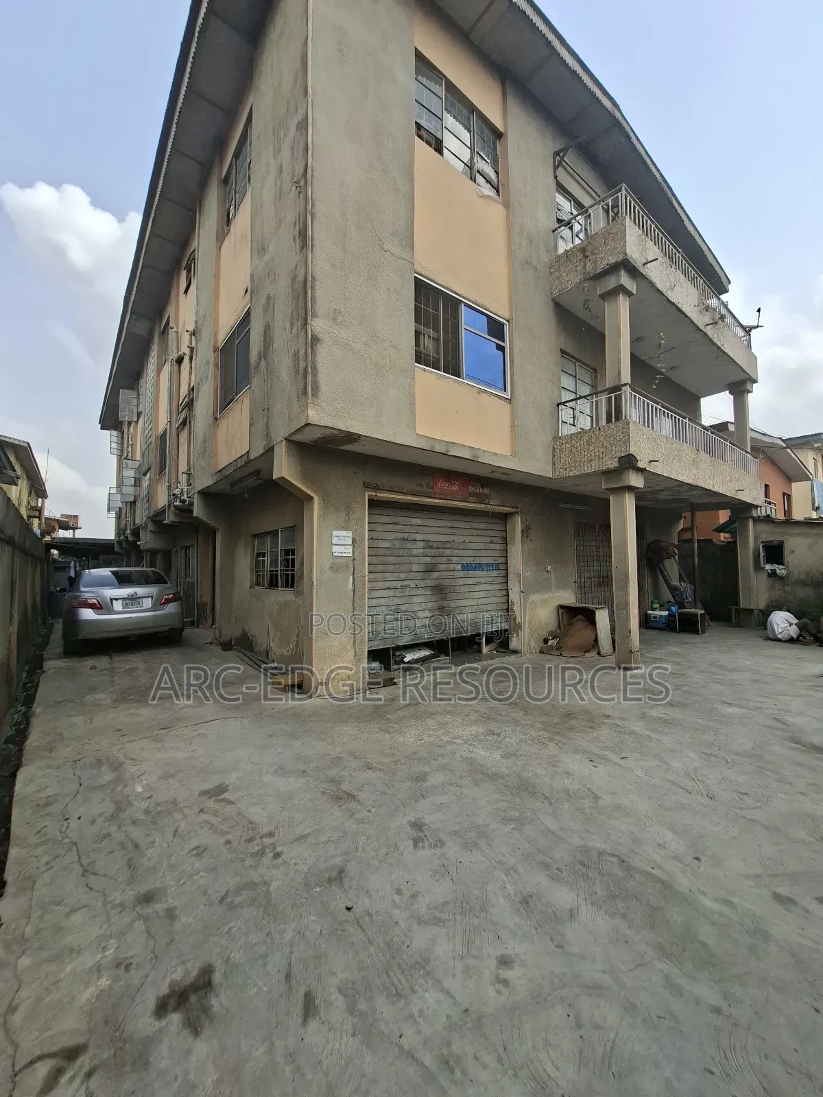 3bdrm Block of Flats in Ago Palace for sale in Ago Palace