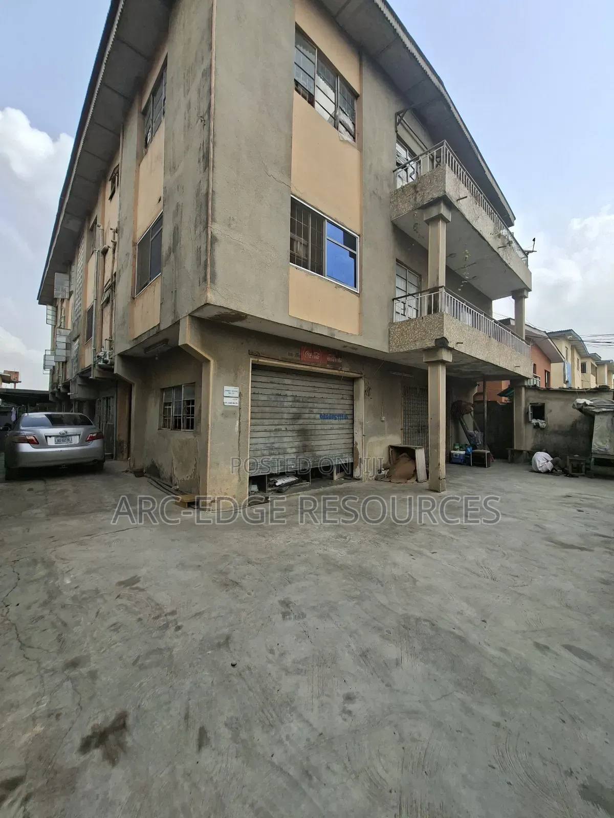3bdrm Block of Flats in Ago Palace for sale in Ago Palace
