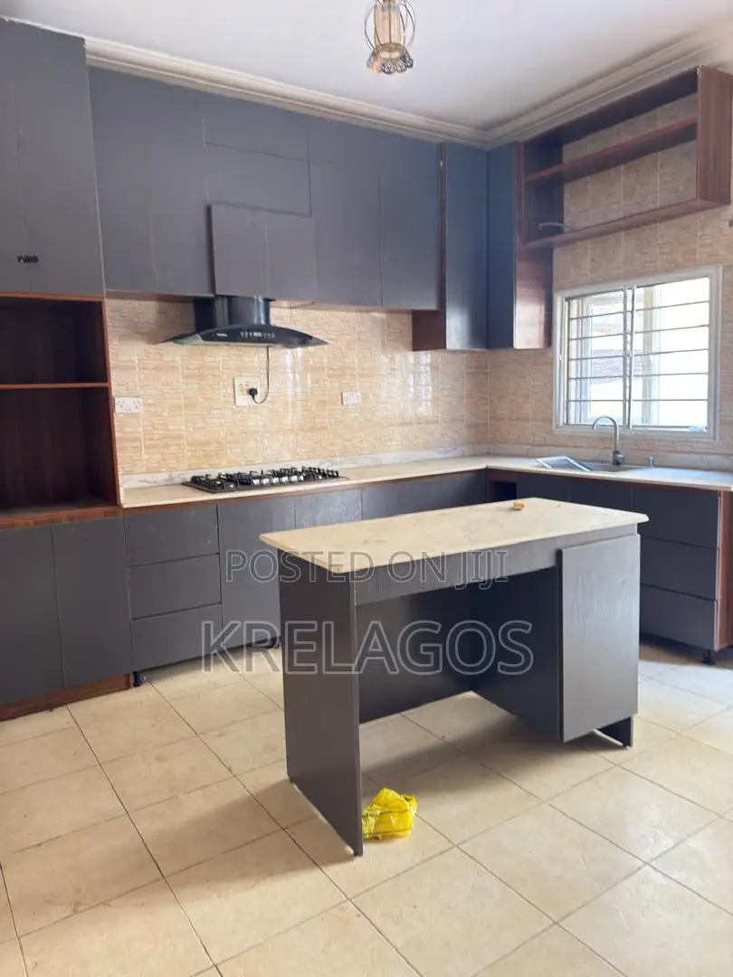 5bdrm Duplex in Ikota for rent in Ikota