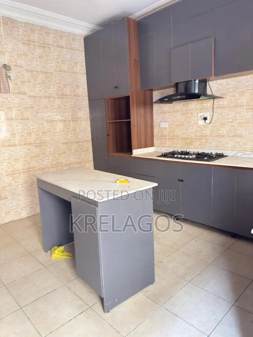 5bdrm Duplex in Ikota for rent in Ikota