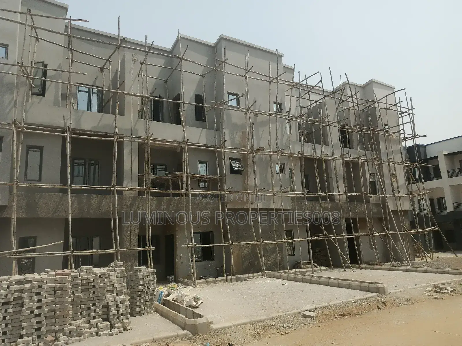 4bdrm Duplex in Tangerine Exquisite, Life Camp for sale in Life Camp