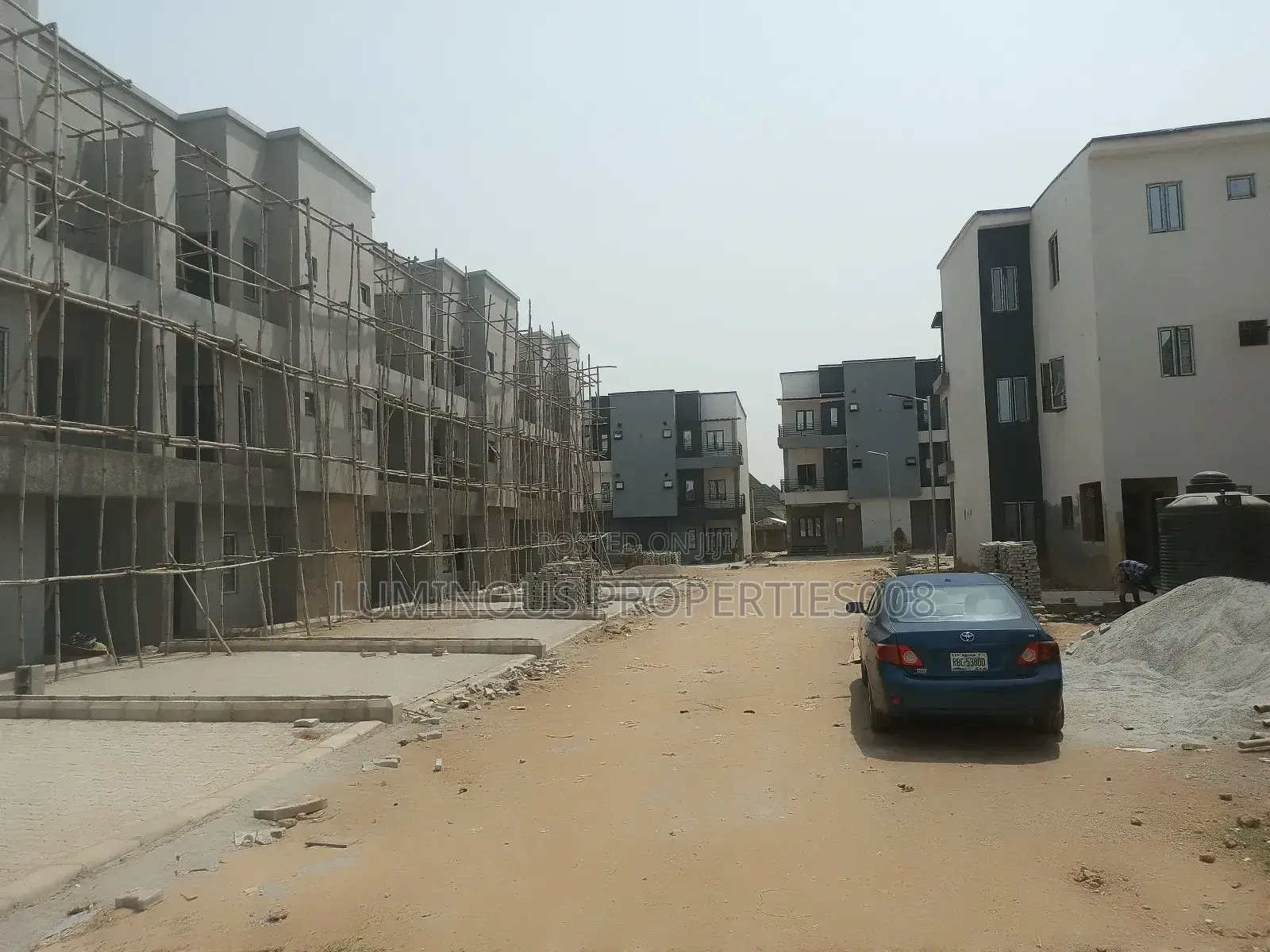 4bdrm Duplex in Tangerine Exquisite, Life Camp for sale in Life Camp