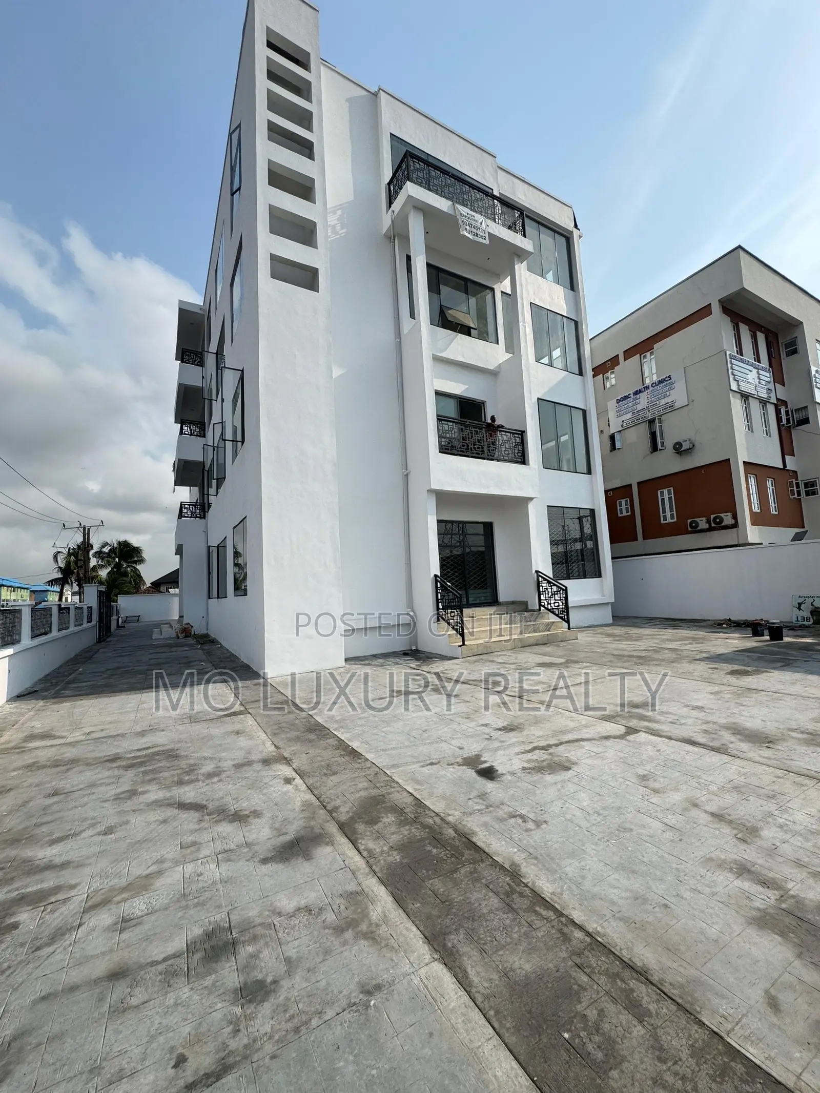 Cooperate Lease for Office Sitting on 820sqm in Jakande