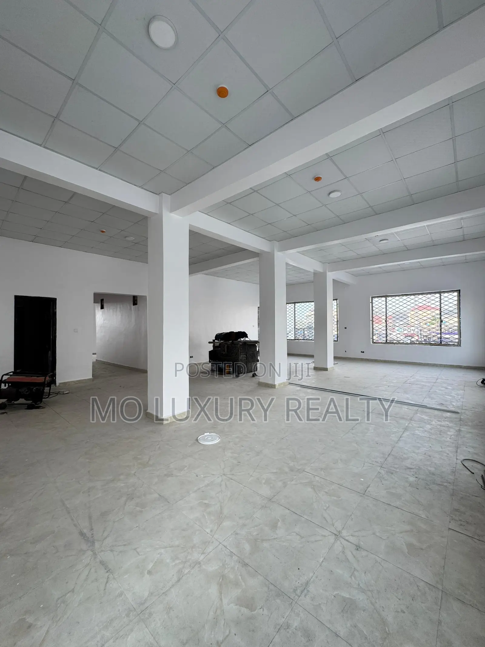Cooperate Lease for Office Sitting on 820sqm in Jakande