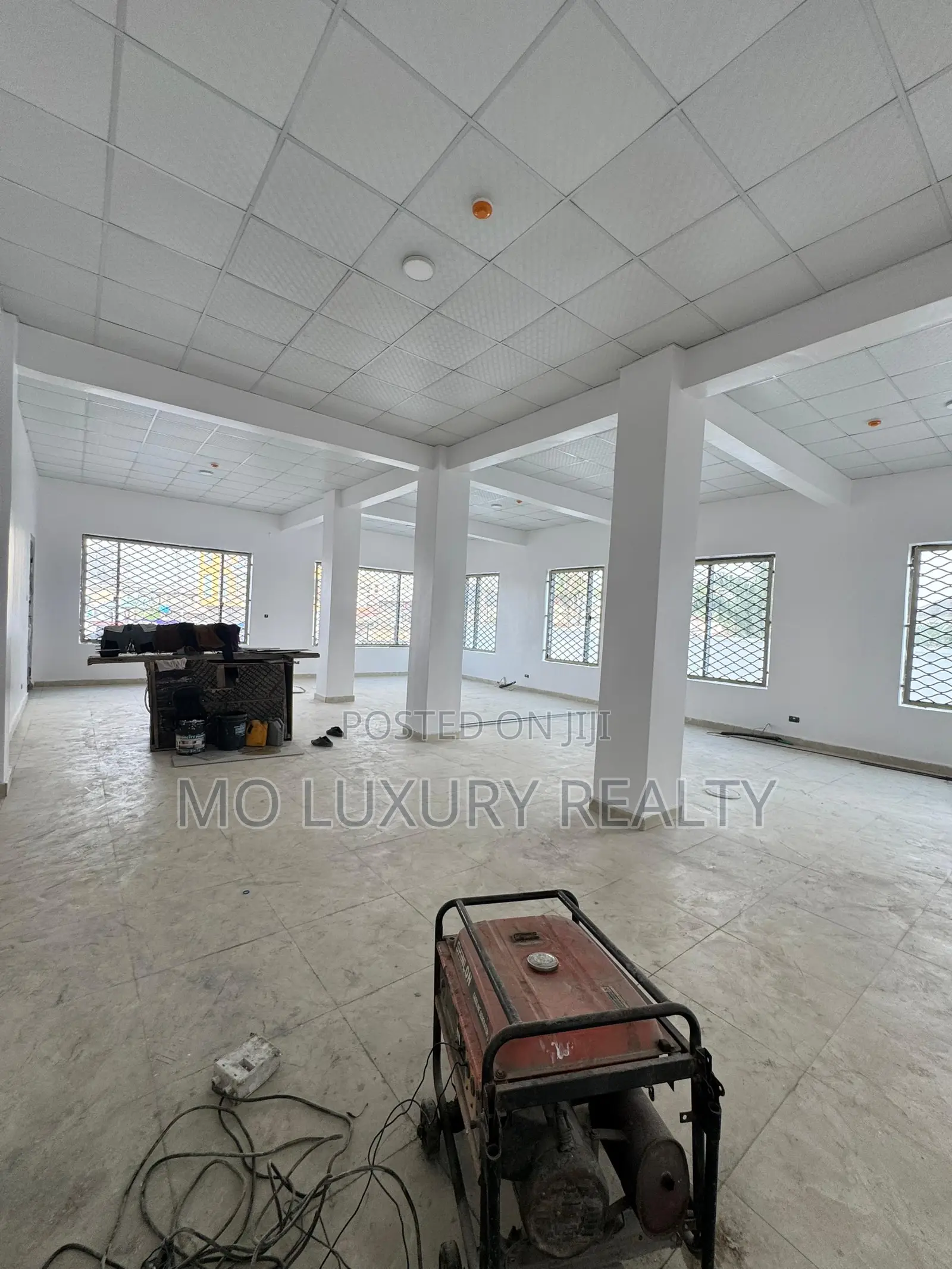 Cooperate Lease for Office Sitting on 820sqm in Jakande