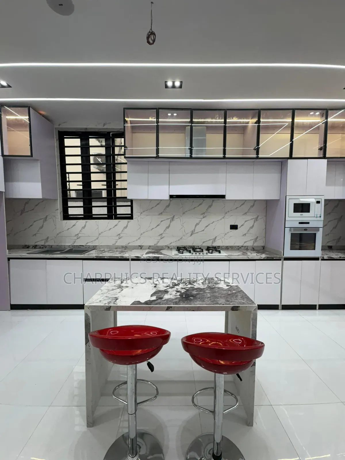 5bdrm Duplex in Lekki Phase 2 for sale in Lekki Phase 2