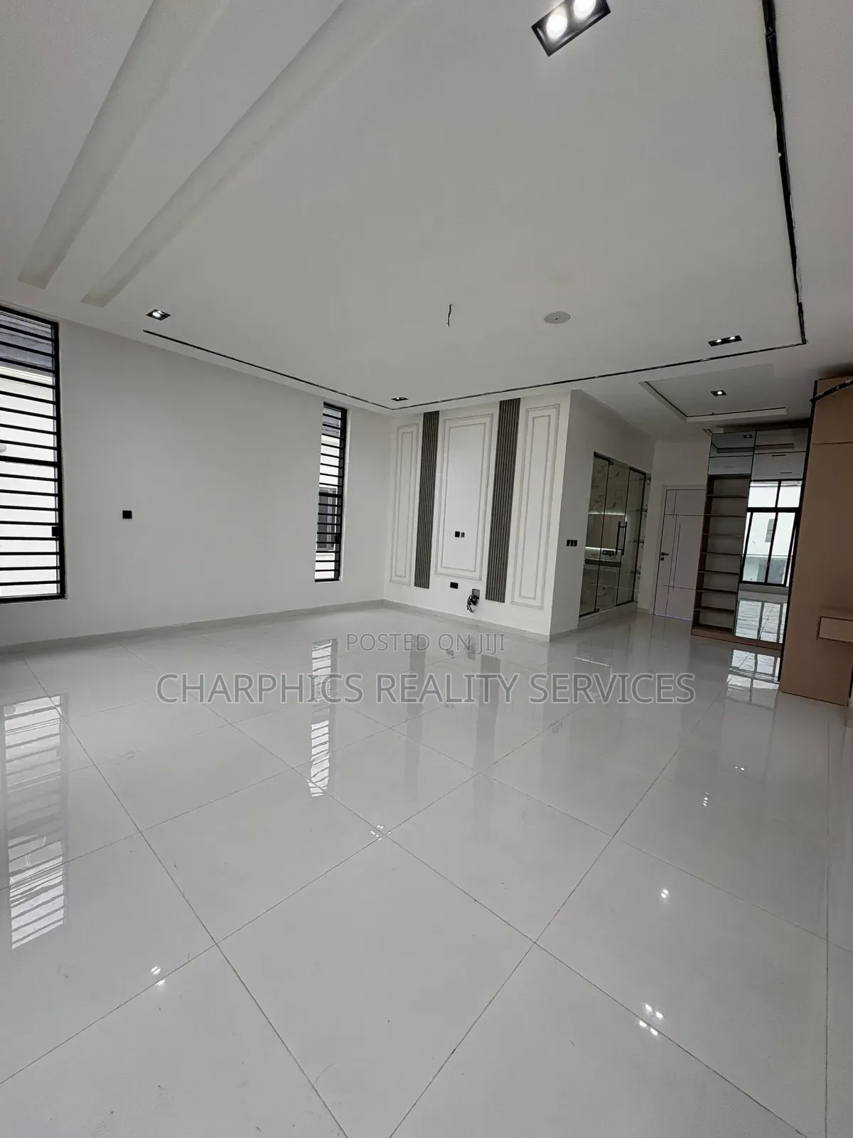 5bdrm Duplex in Lekki Phase 2 for sale in Lekki Phase 2