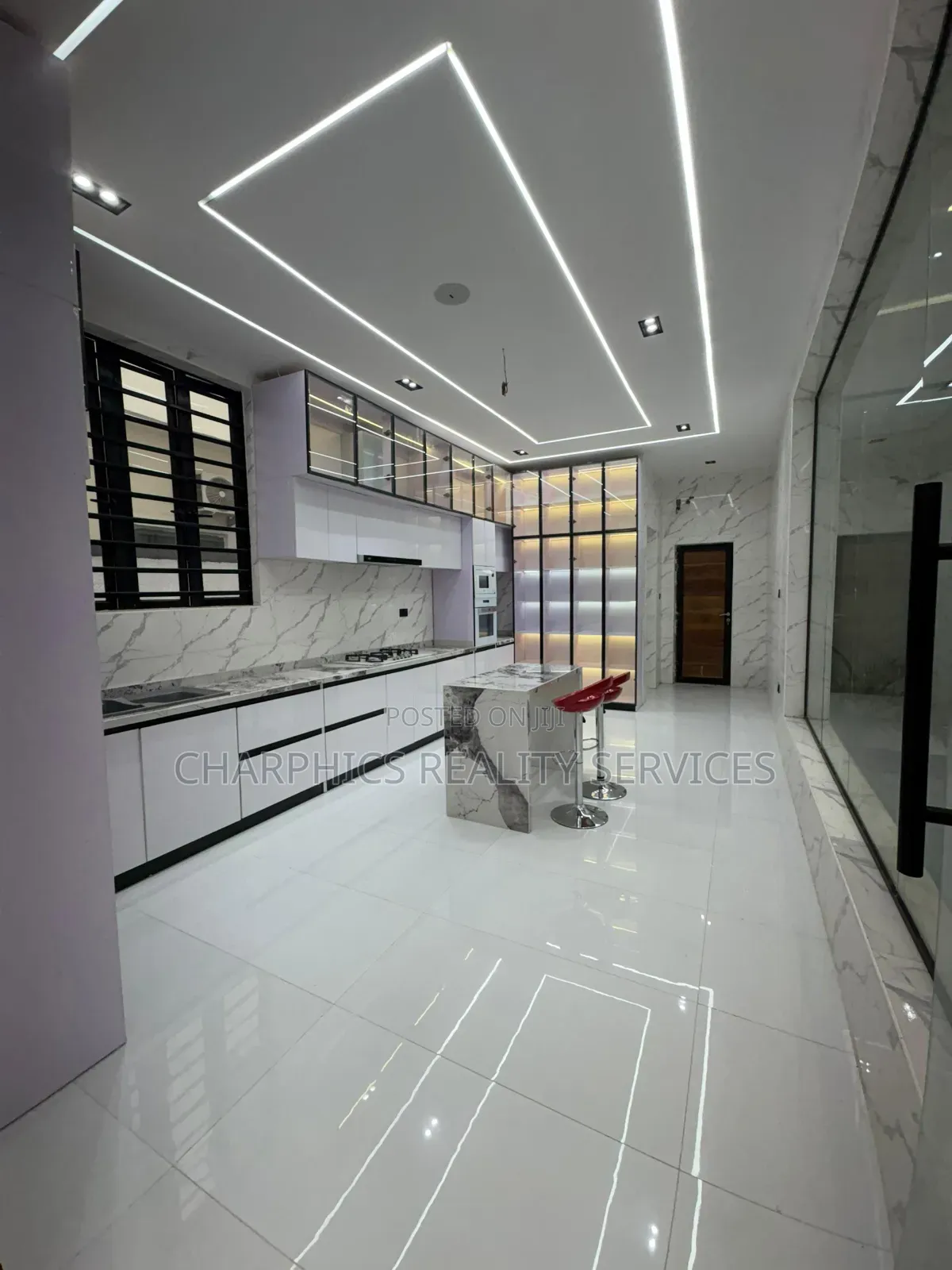 5bdrm Duplex in Lekki Phase 2 for sale in Lekki Phase 2