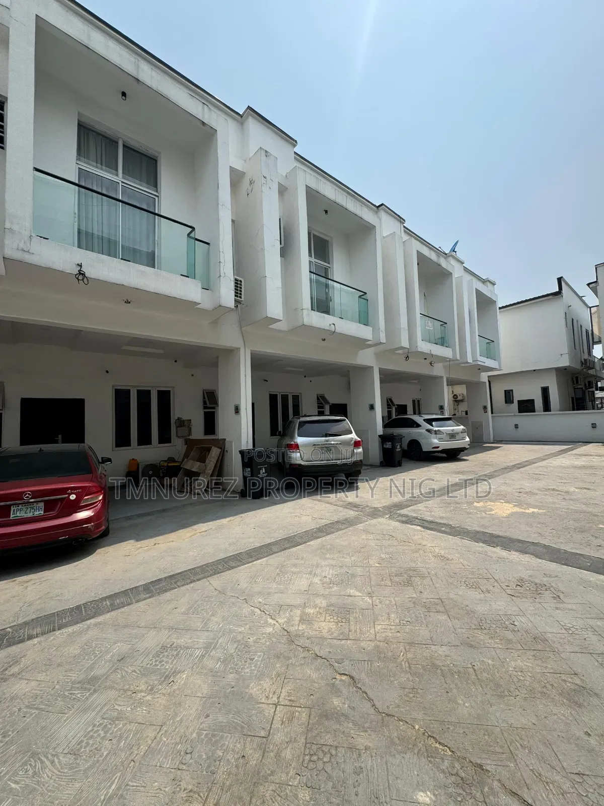 3bdrm Duplex in Orchild Road, Chevron for rent in Chevron