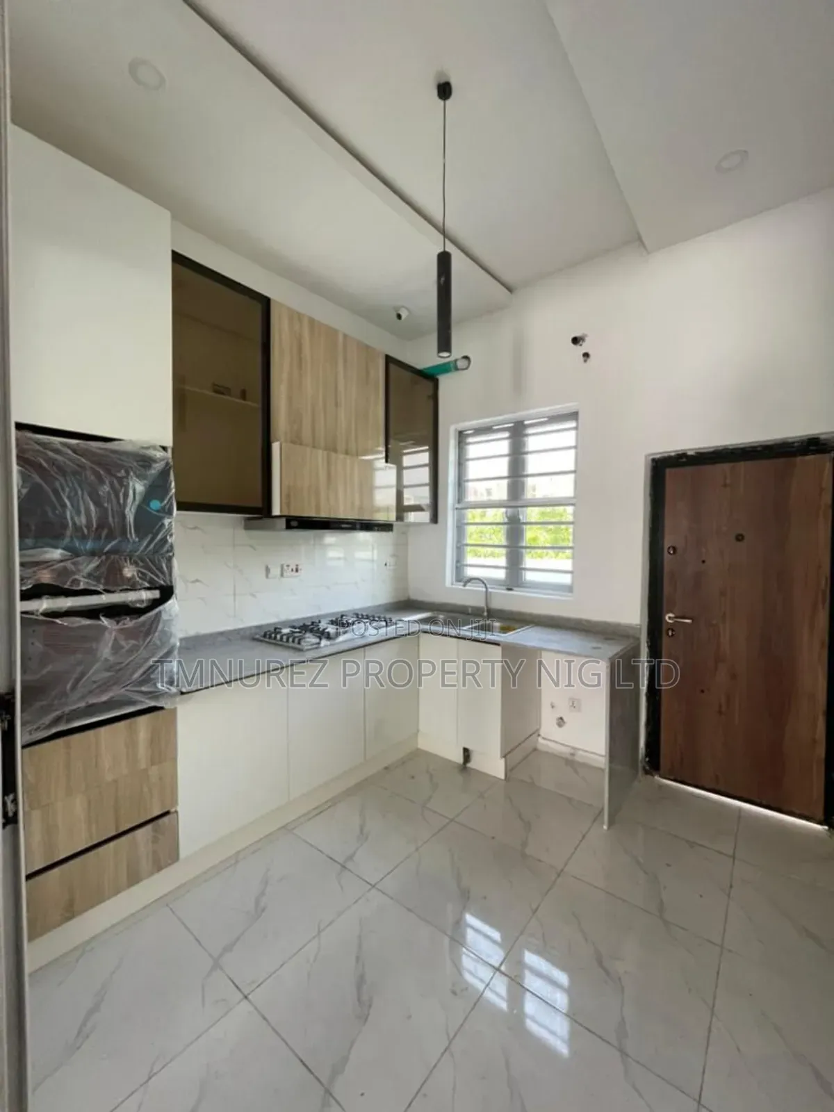3bdrm Duplex in Orchild Road, Chevron for rent in Chevron