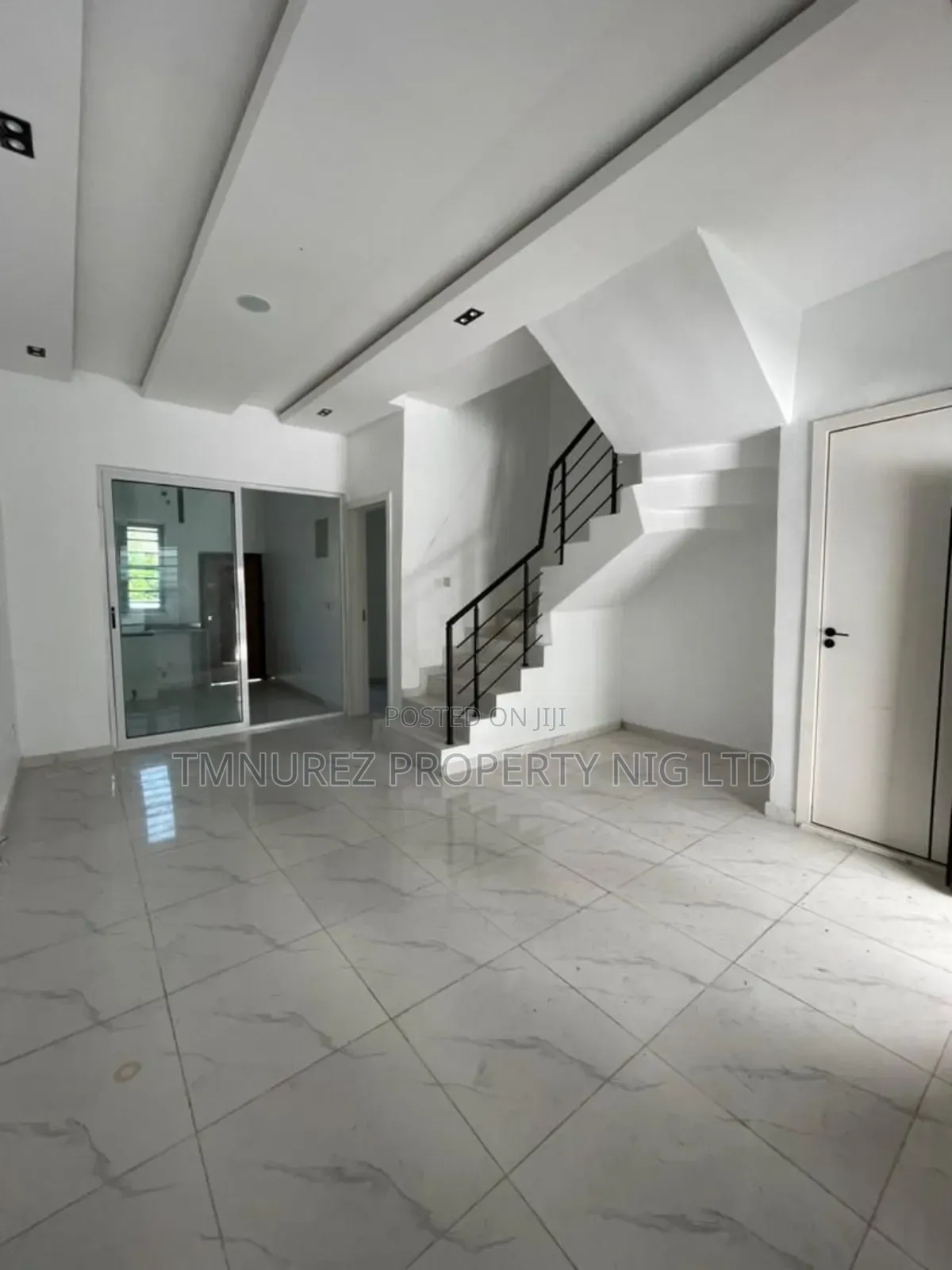 3bdrm Duplex in Orchild Road, Chevron for rent in Chevron
