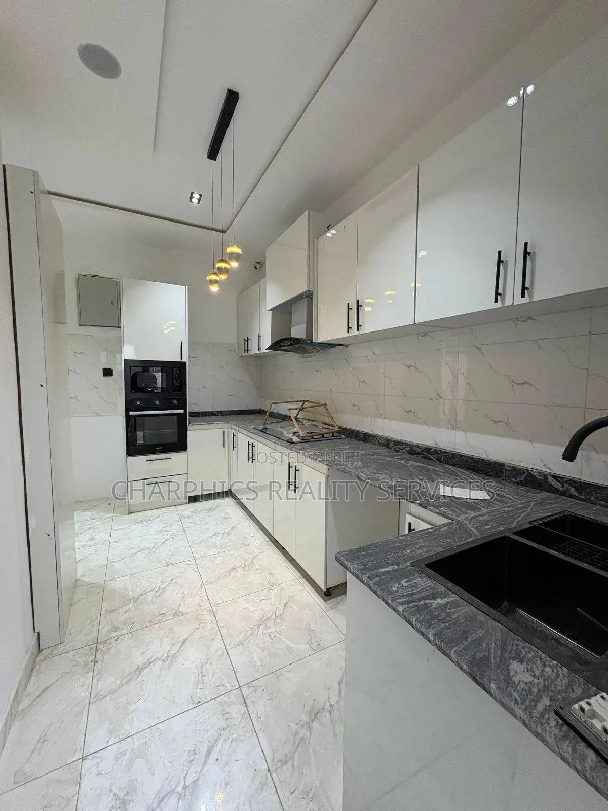 4bdrm Duplex in Ologolo for sale in Ologolo