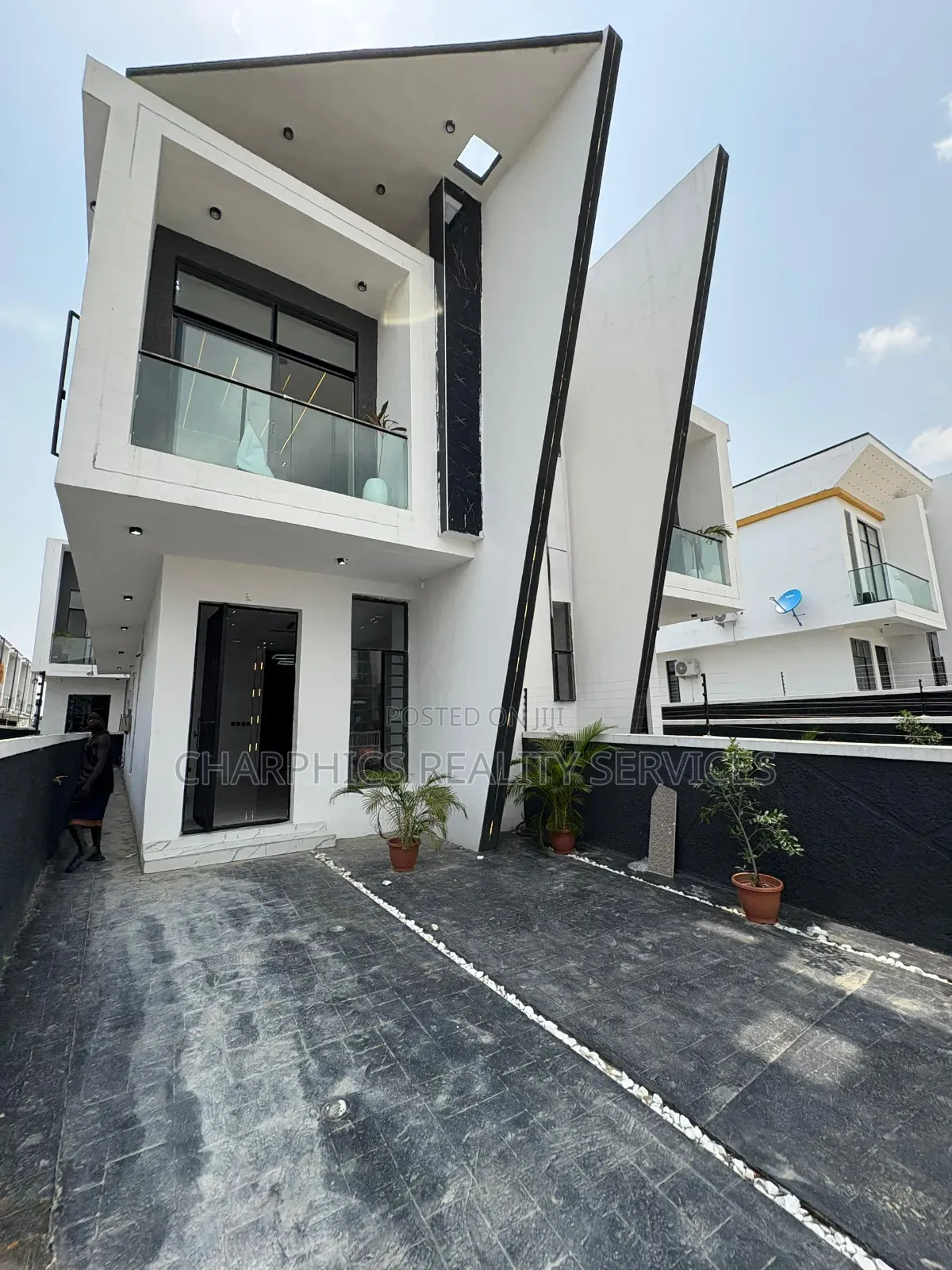 4bdrm Duplex in Ikota for sale in Ikota