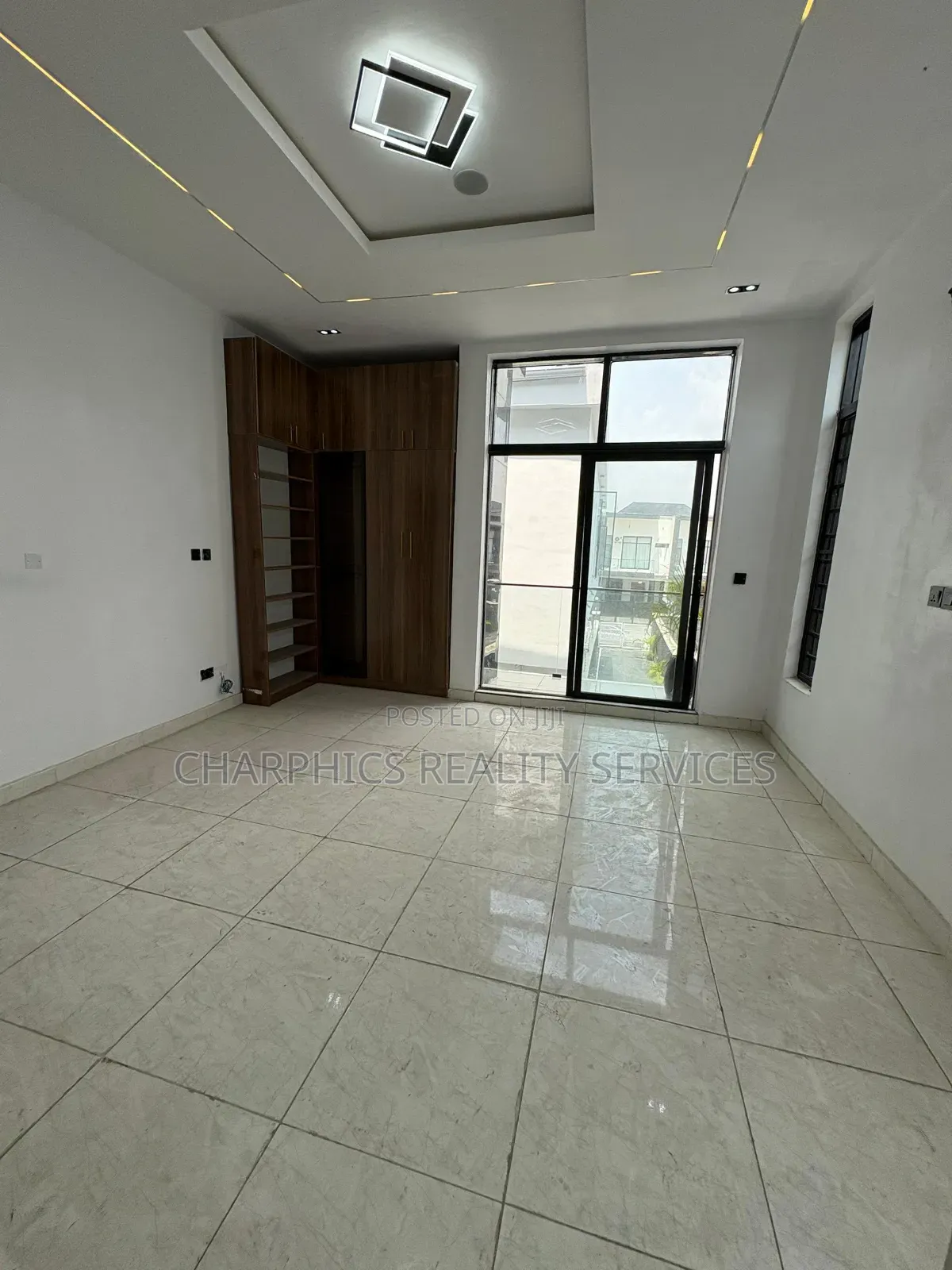 4bdrm Duplex in Ikota for sale in Ikota