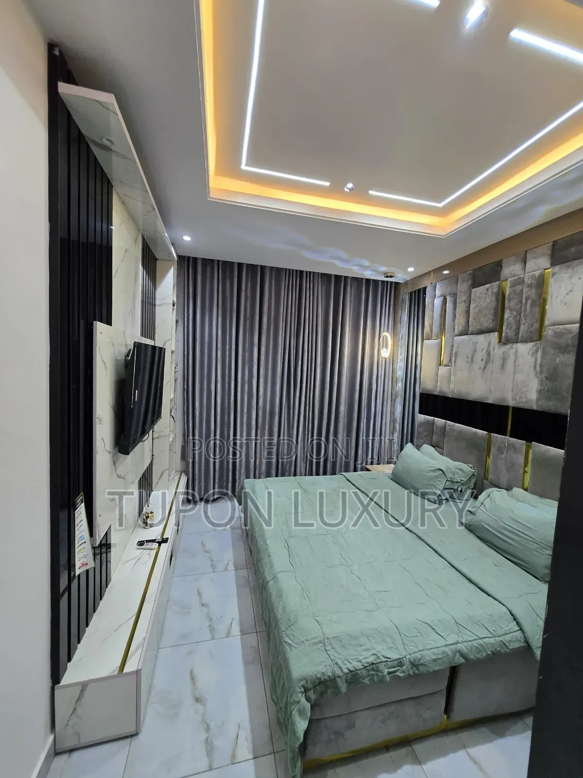 New 1bed With Pool, Ps5 , Oven Etc in Lekki Phase 1