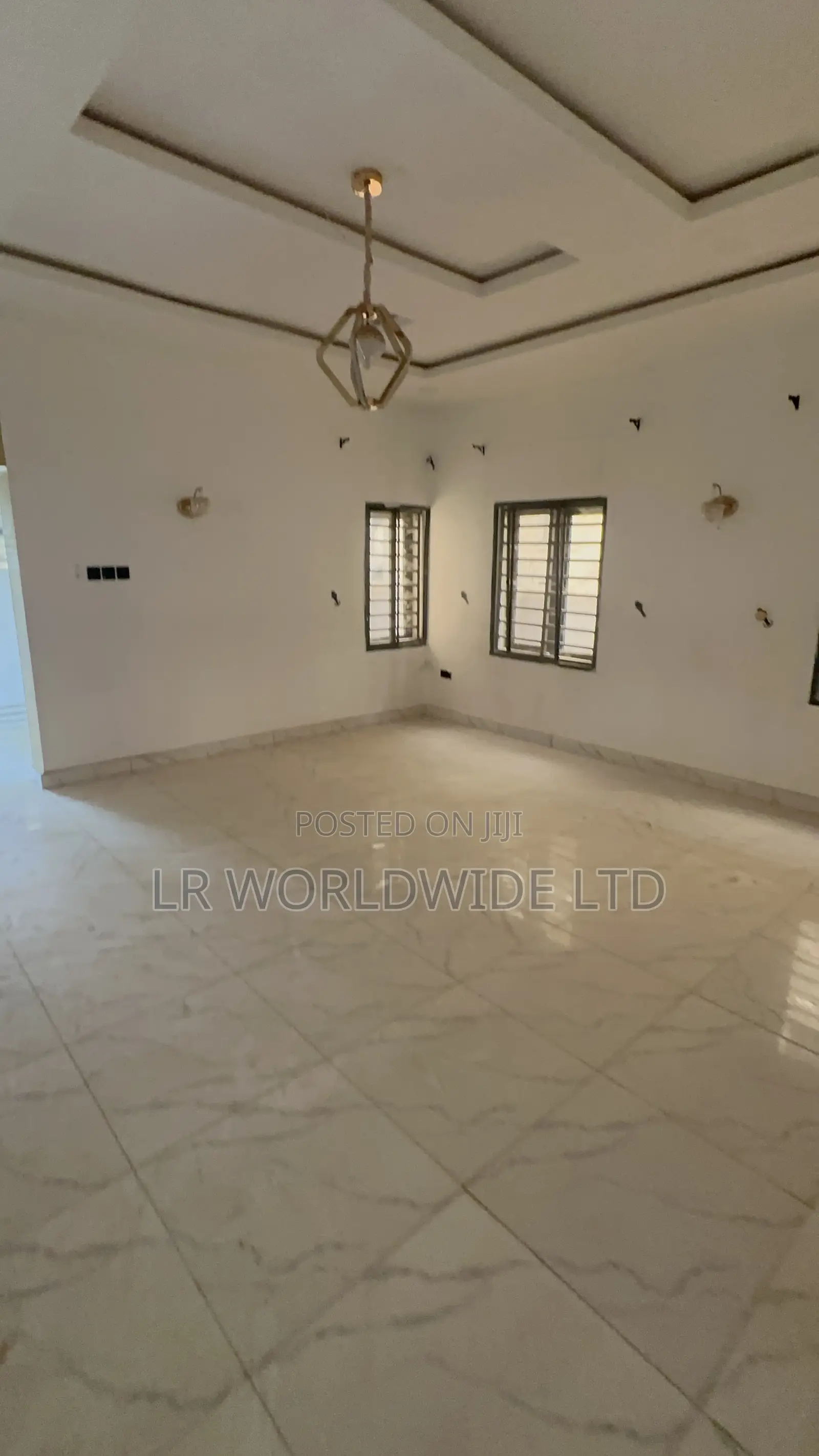 5bdrm Duplex in Lugbe District for sale in Lugbe District
