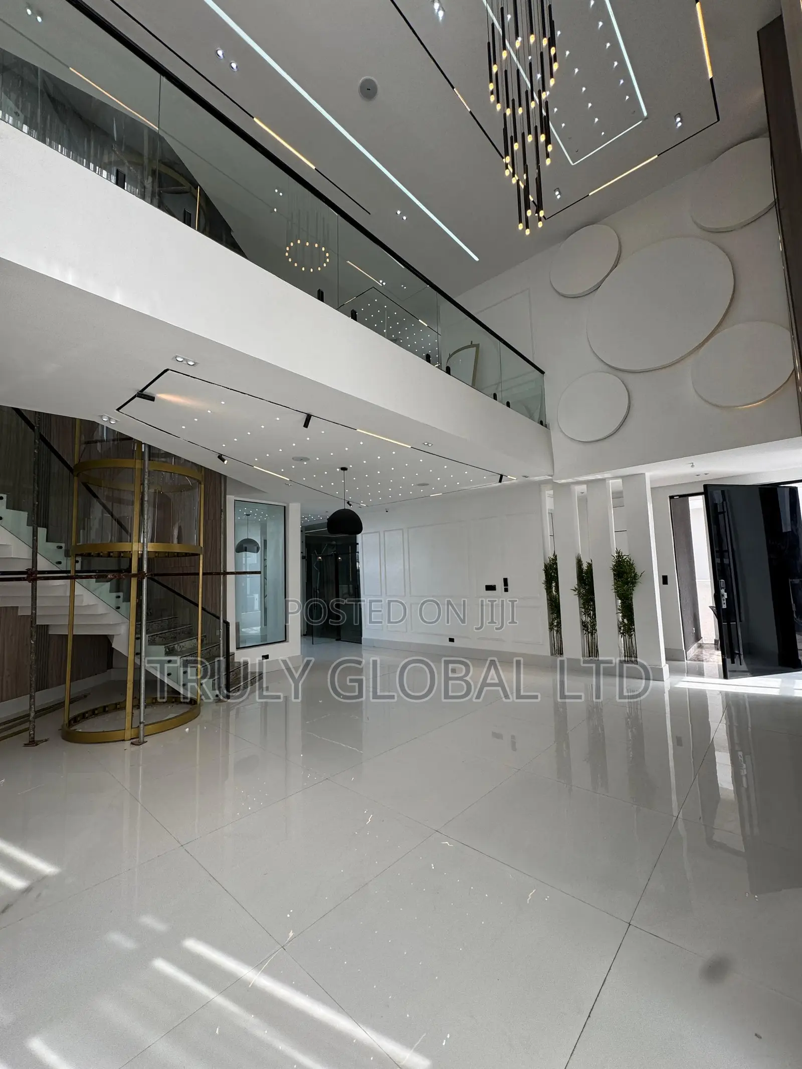 5bdrm Duplex in Chevron for sale in Chevron