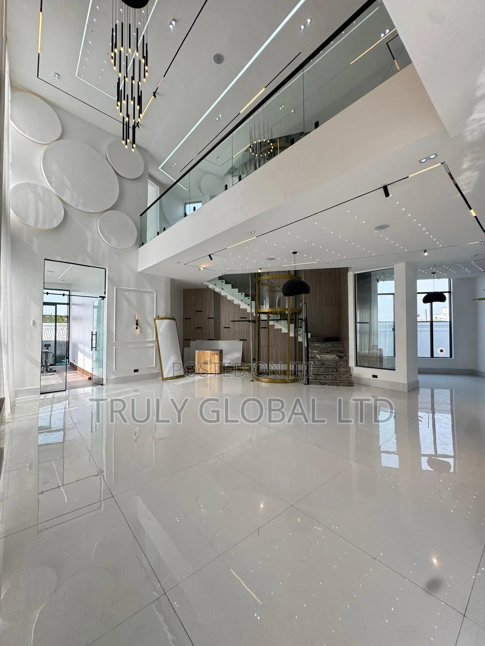 5bdrm Duplex in Chevron for sale in Chevron