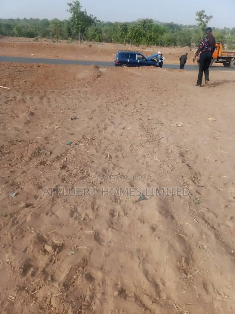 600sqm of Estate Residential Land for 5 Bedrm Duplex in Maitama 2 in Maitama