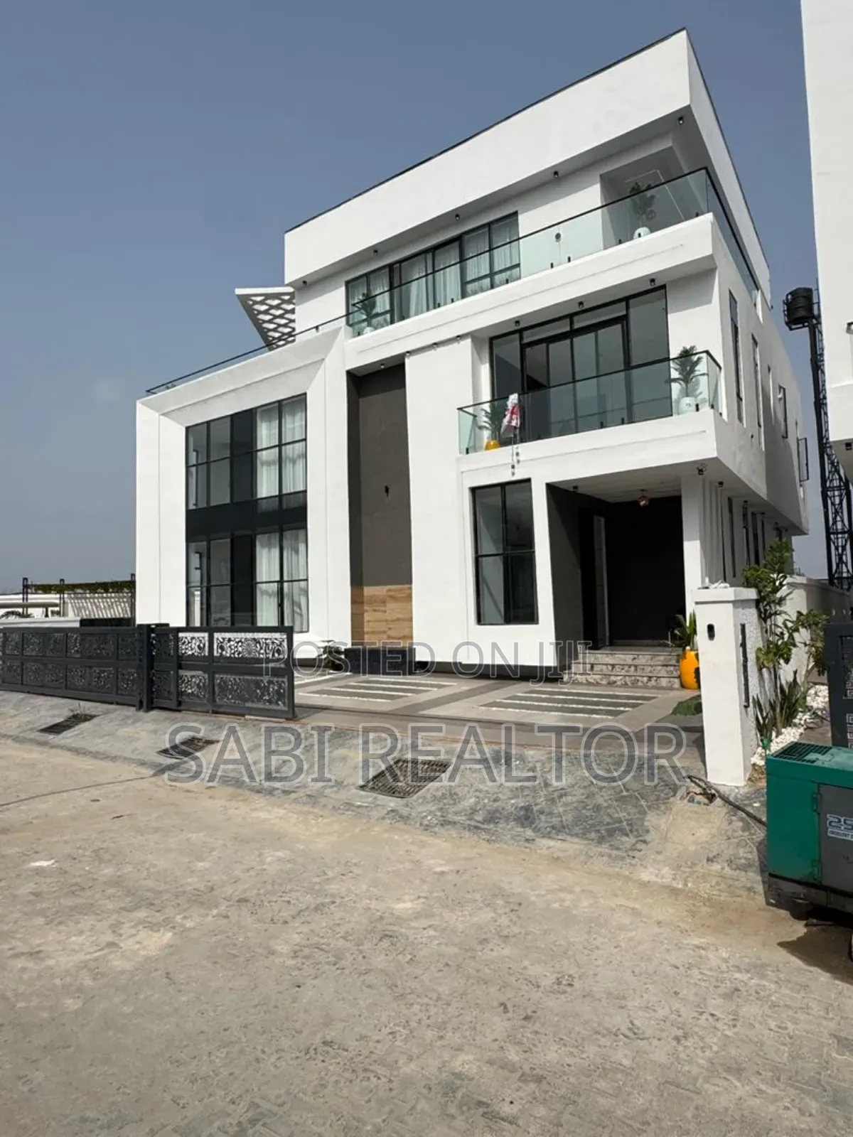 Furnished 5bdrm Duplex in Chevron Drive for sale in Chevron