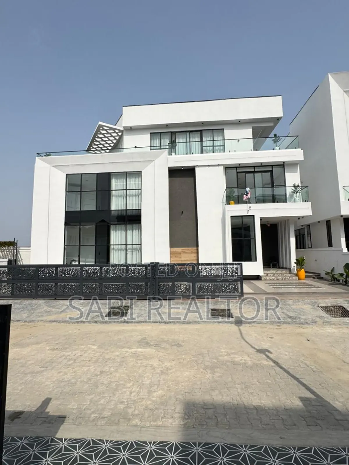 Furnished 5bdrm Duplex in Chevron Drive for sale in Chevron