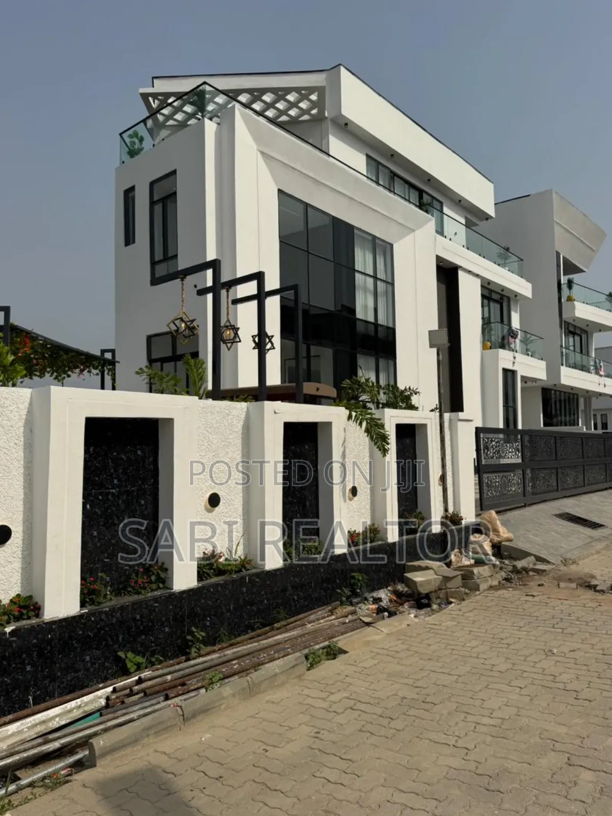 Furnished 5bdrm Duplex in Chevron Drive for sale in Chevron