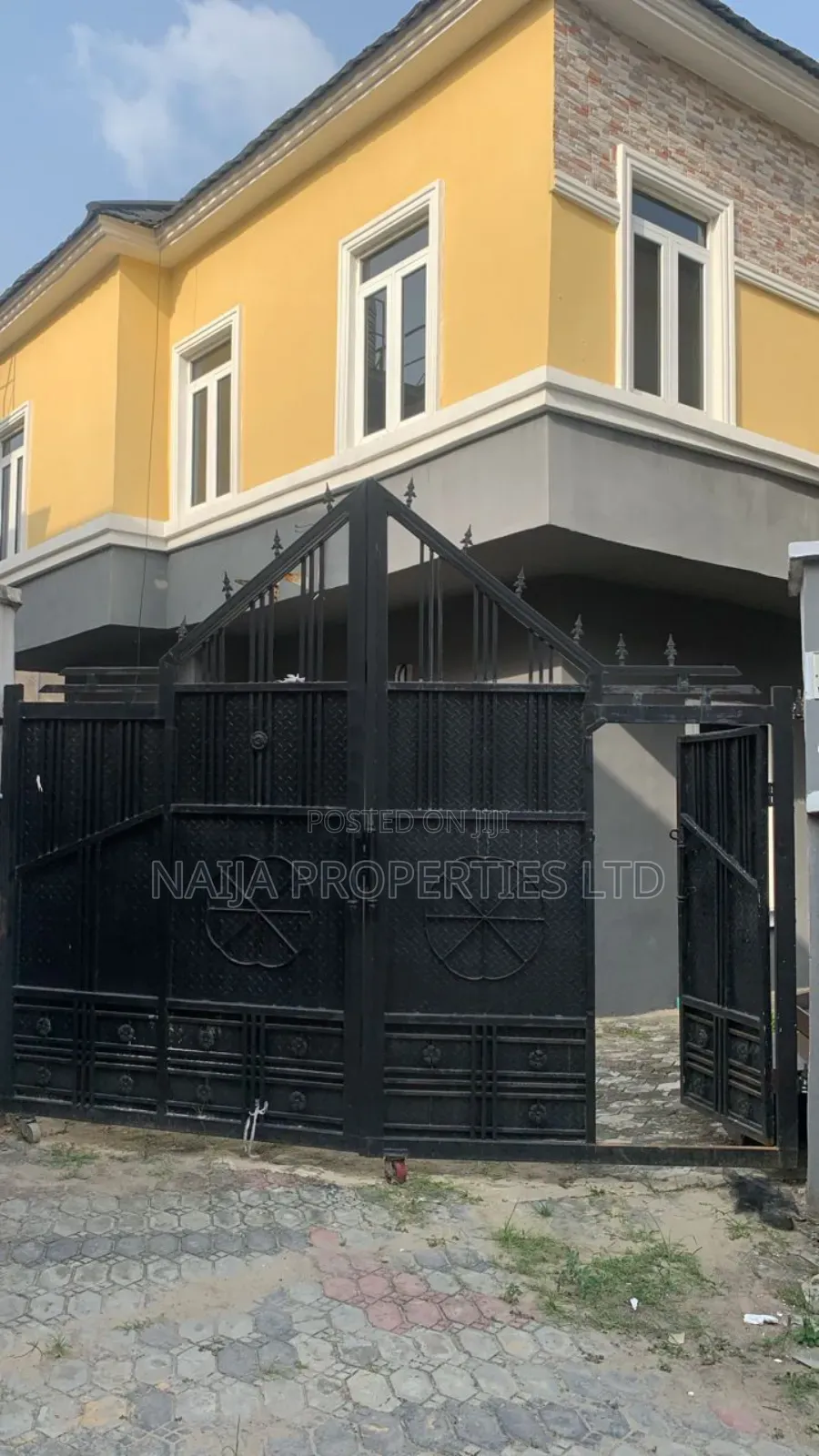 5bdrm Duplex in Idado for sale in Idado