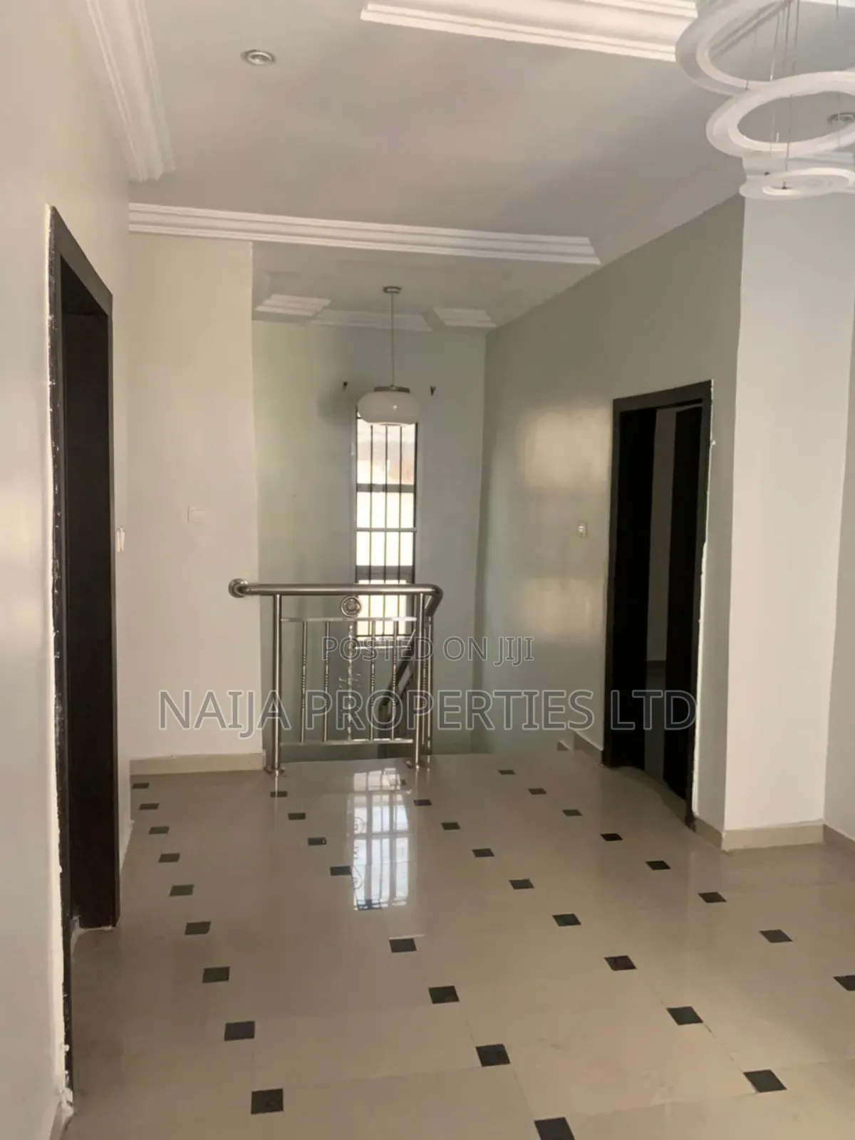 5bdrm Duplex in Idado for sale in Idado