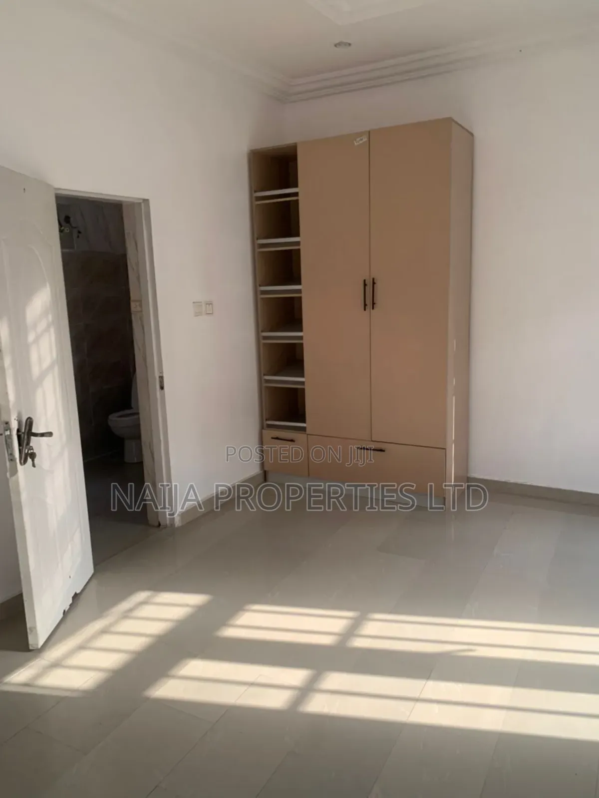 5bdrm Duplex in Idado for sale in Idado