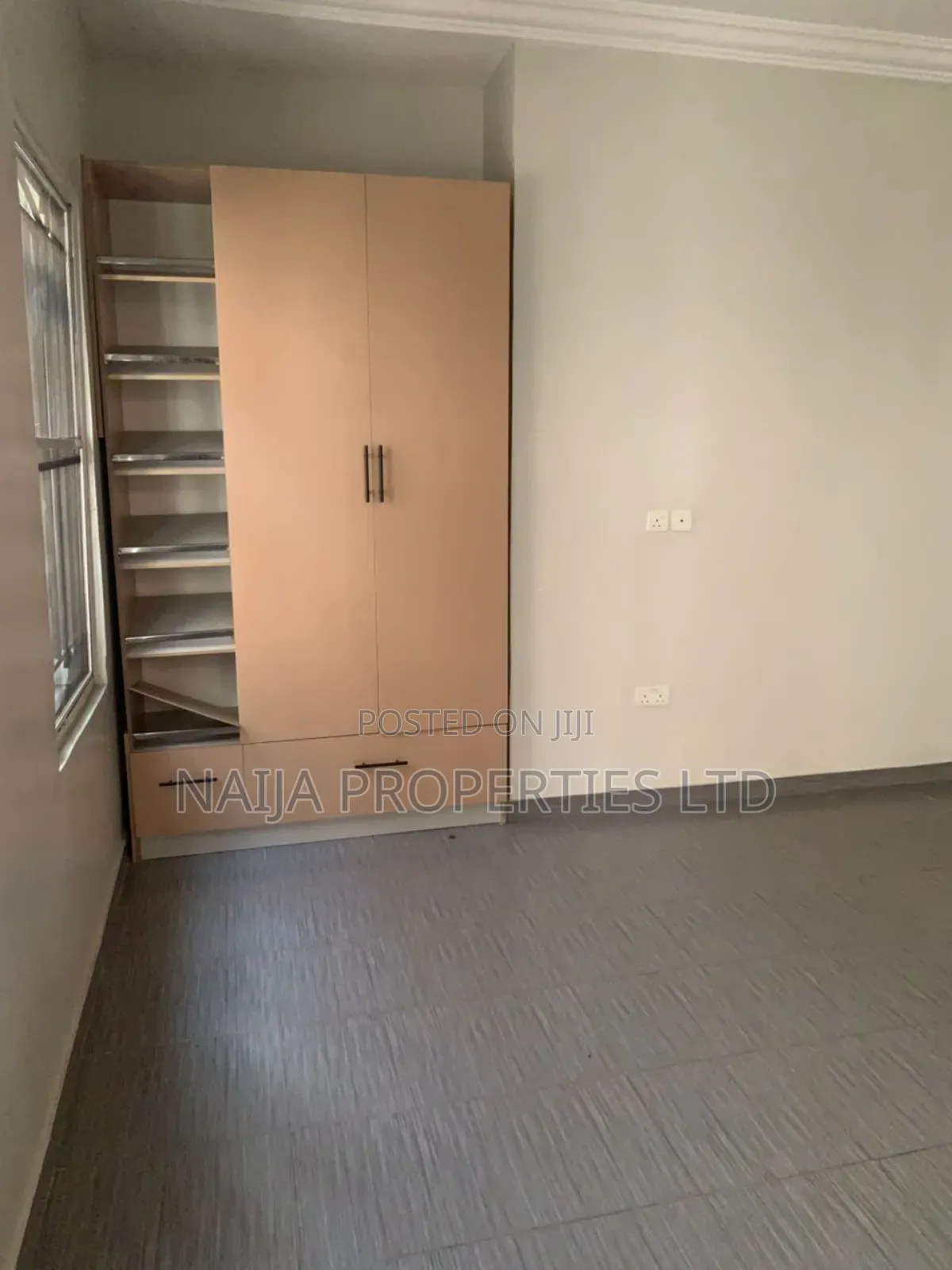 5bdrm Duplex in Idado for sale in Idado